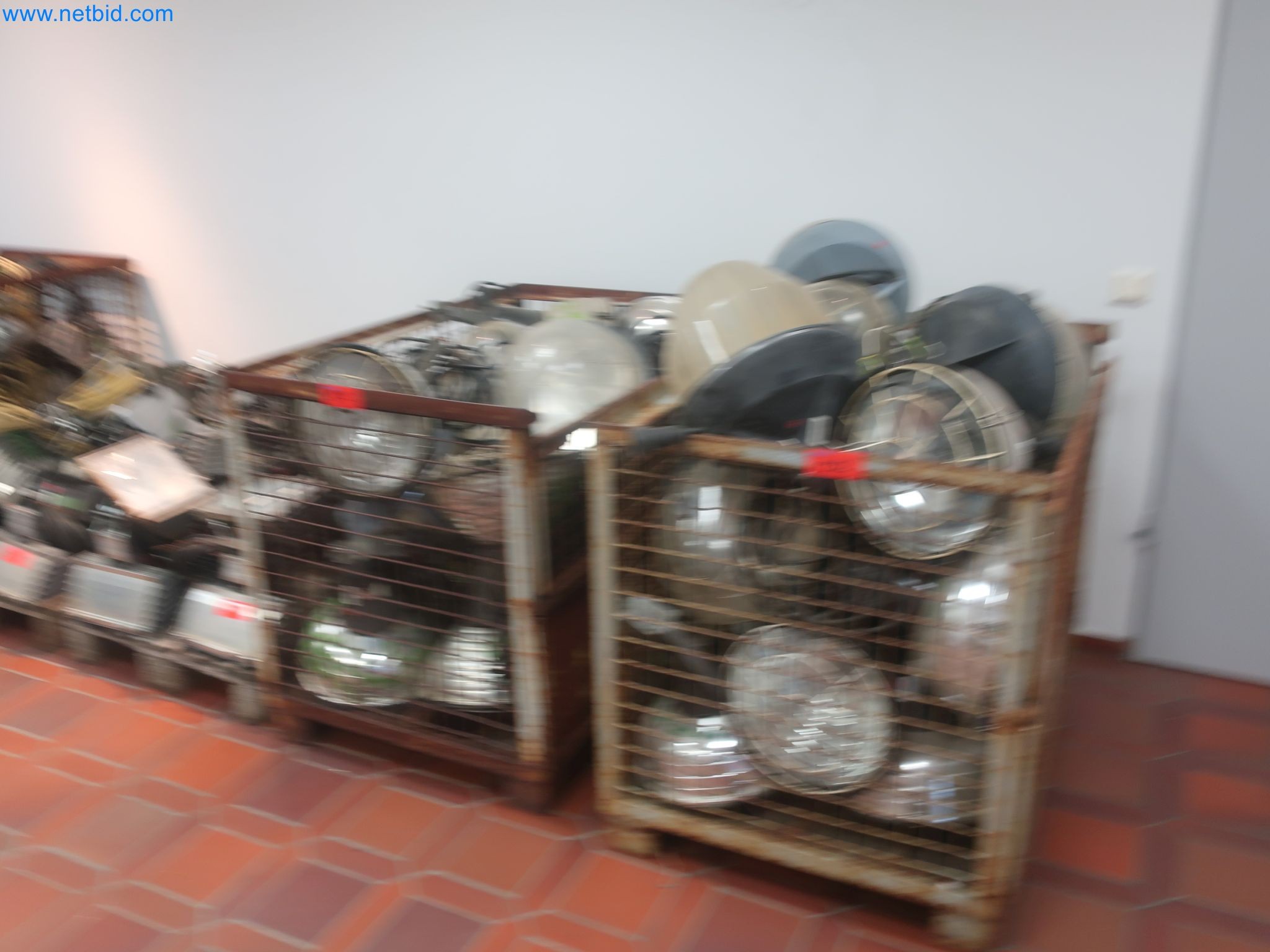 Magazinbestände, Rohöl-/Gas-Öl-/Einsatzpumpen sowie Betriebsausstattung einer Raffinerie-1