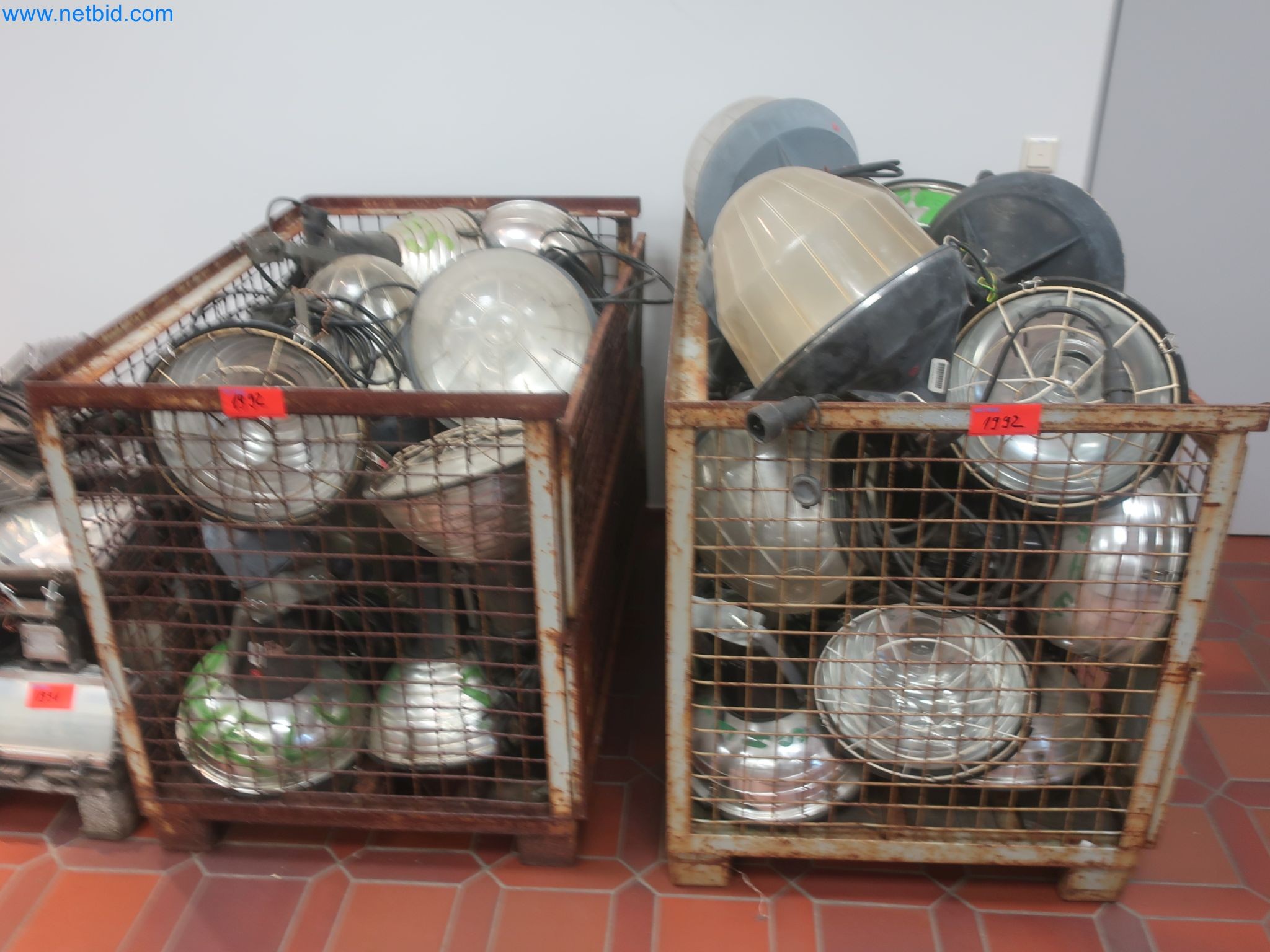 Magazinbestände, Rohöl-/Gas-Öl-/Einsatzpumpen sowie Betriebsausstattung einer Raffinerie-2