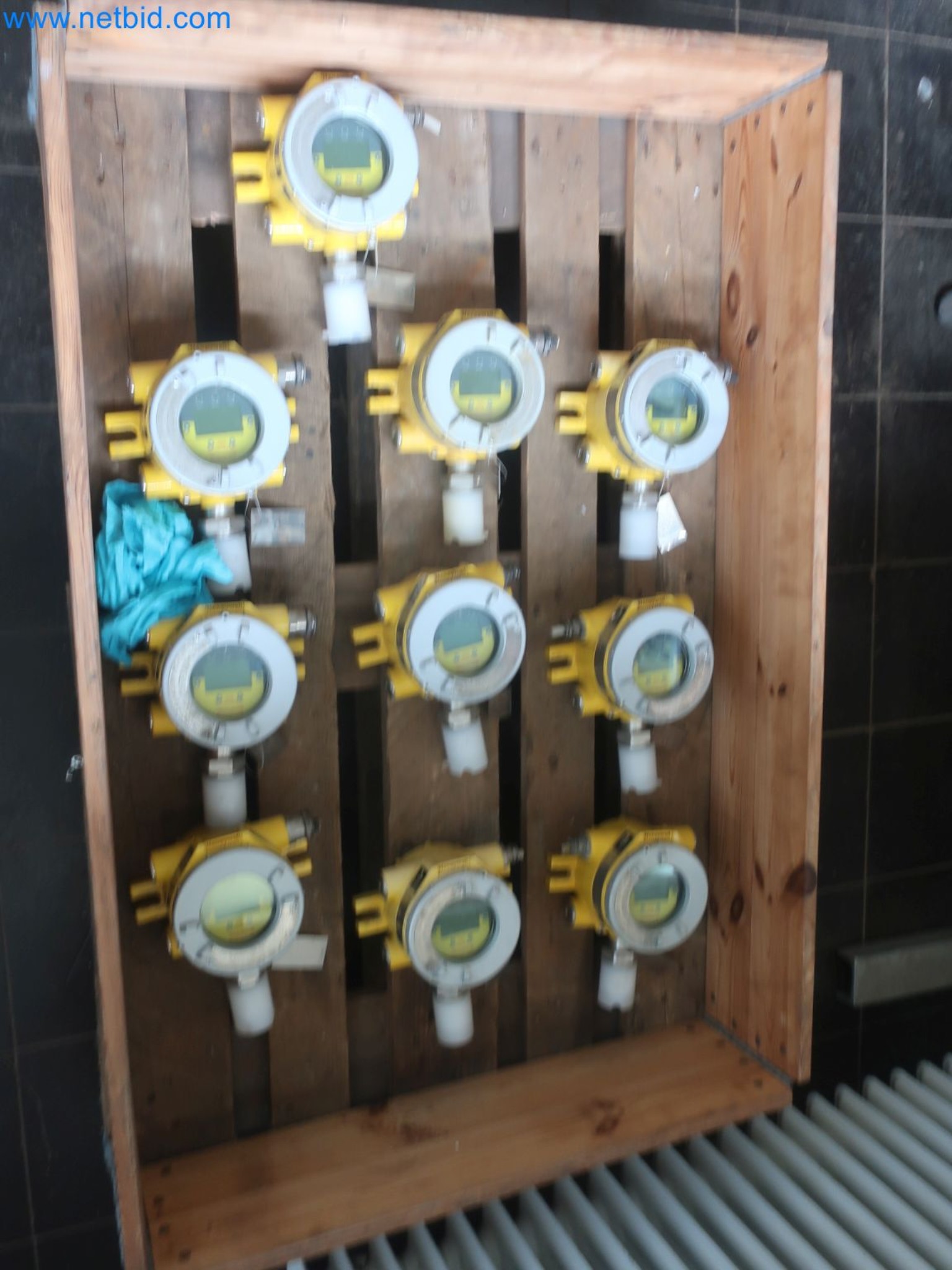 Magazinbestände, Rohöl-/Gas-Öl-/Einsatzpumpen sowie Betriebsausstattung einer Raffinerie-1