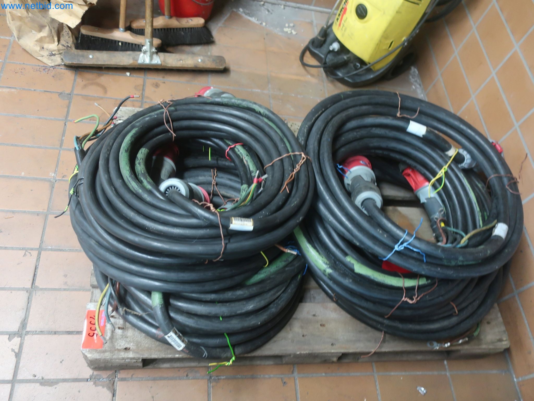 Závody na výrobu a skladování produktů z minerálních olejů, jakož i vstupů a hotových výrobků pro výrobu maziv.-1