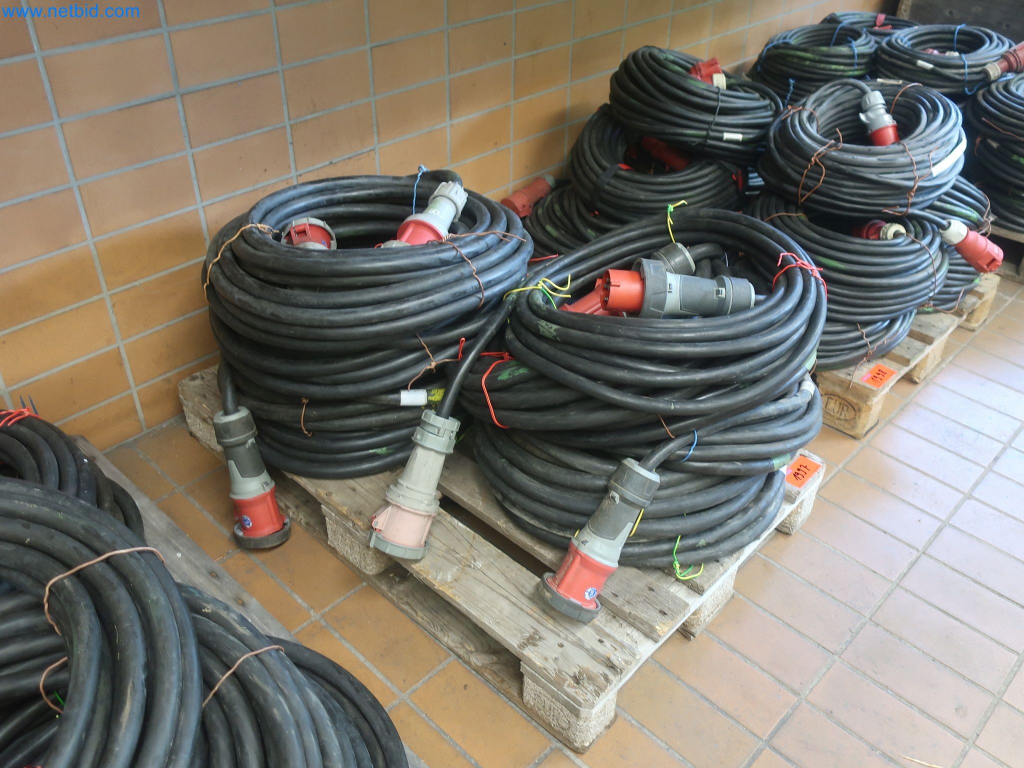 Závody na výrobu a skladování produktů z minerálních olejů, jakož i vstupů a hotových výrobků pro výrobu maziv.-1