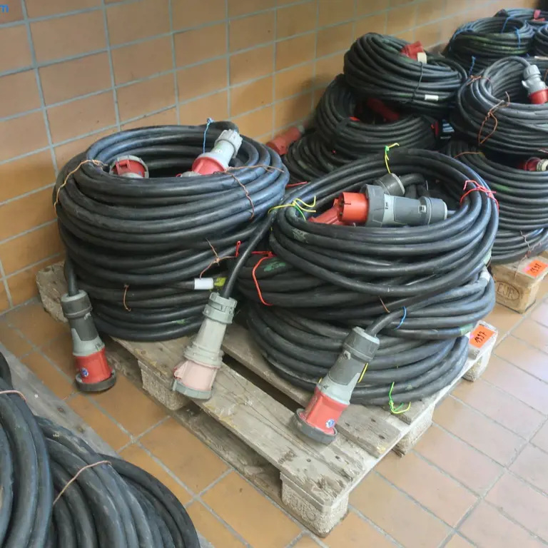 1 Posten 63-Ampere-Verlängerungskabel