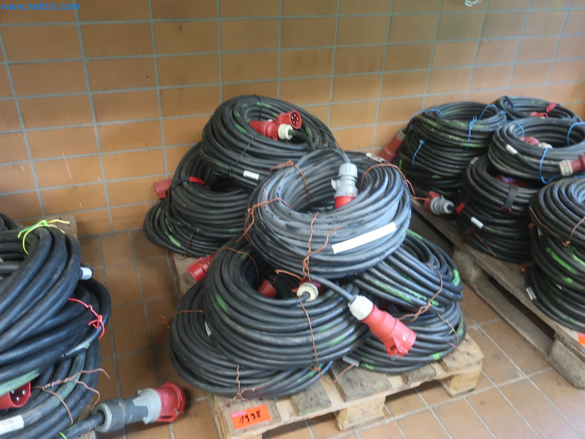 Závody na výrobu a skladování produktů z minerálních olejů, jakož i vstupů a hotových výrobků pro výrobu maziv.-1