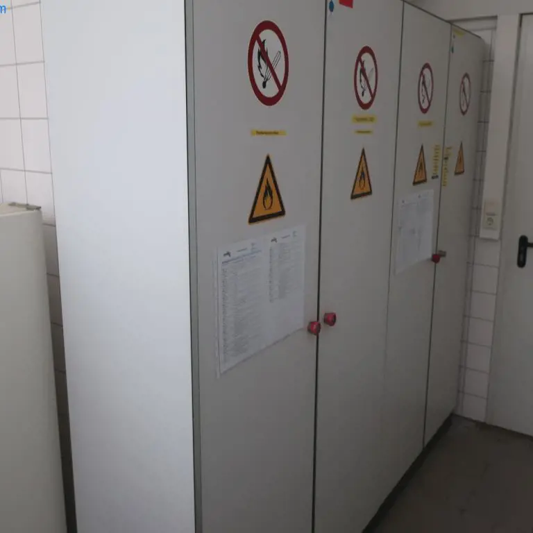 4 Szafy na materiały niebezpieczne (szafy przeciwpożarowe 1-4) (późniejsze wydanie)