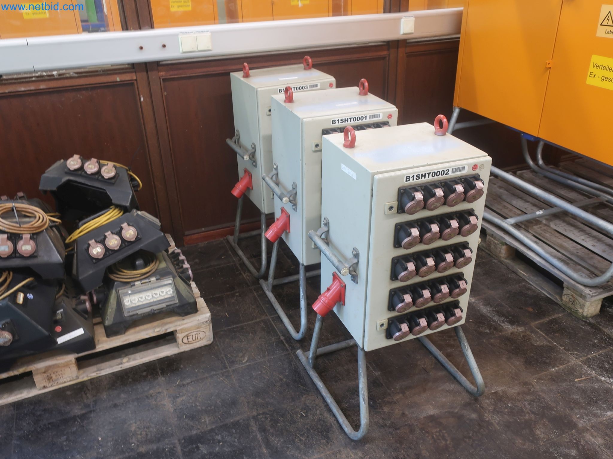 Závody na výrobu a skladování produktů z minerálních olejů, jakož i vstupů a hotových výrobků pro výrobu maziv.-14