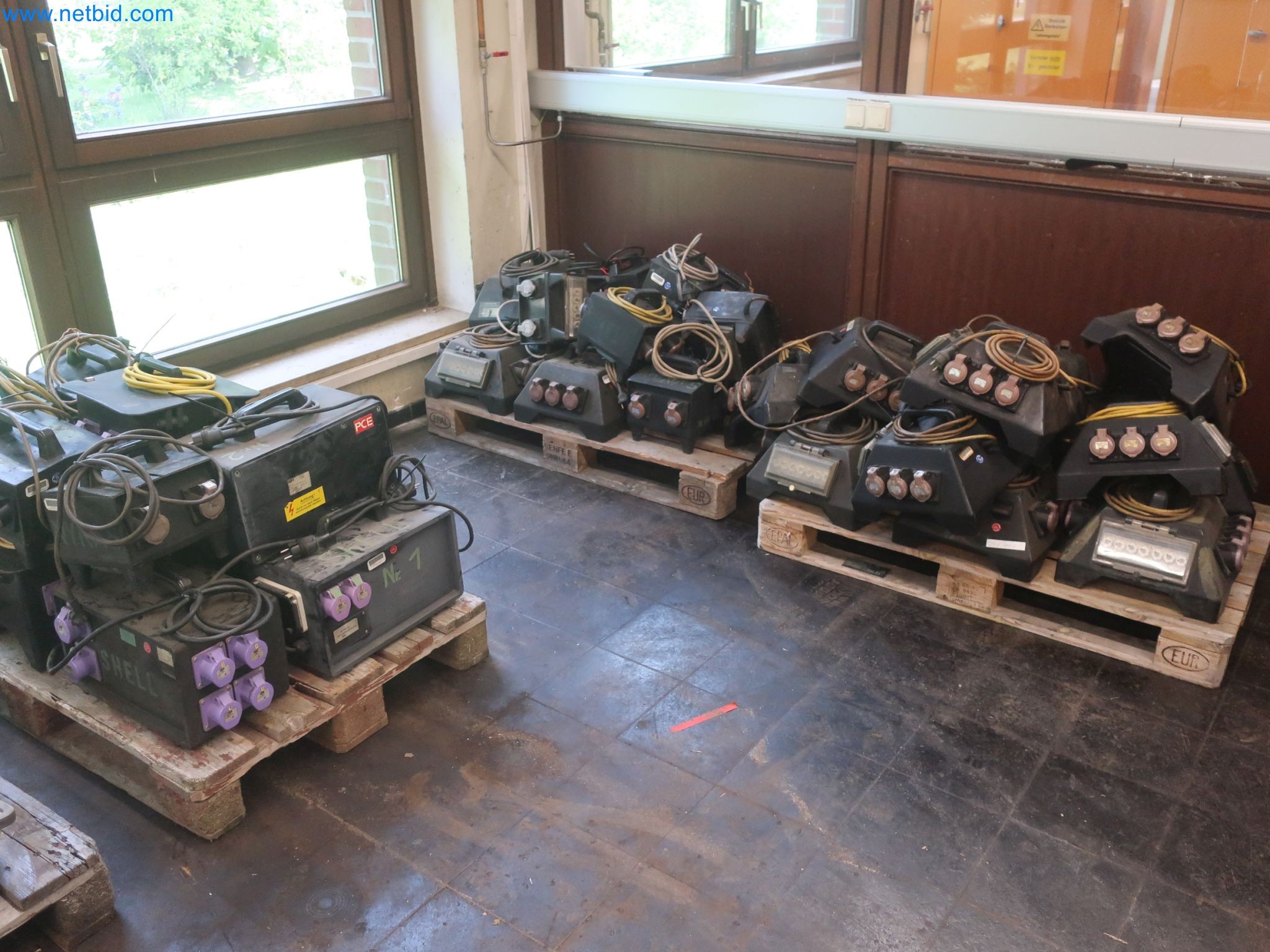 Závody na výrobu a skladování produktů z minerálních olejů, jakož i vstupů a hotových výrobků pro výrobu maziv.-3