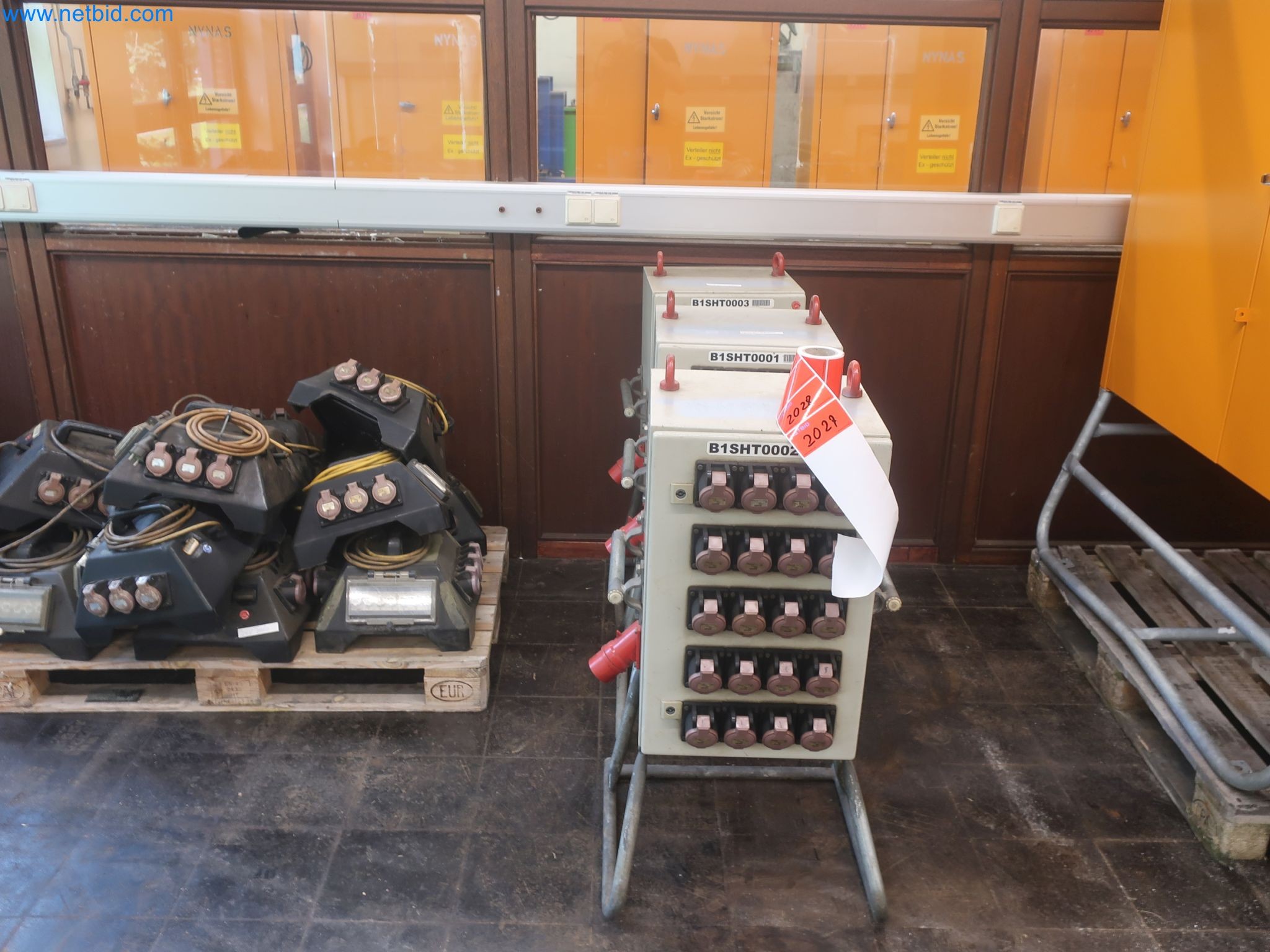 Závody na výrobu a skladování produktů z minerálních olejů, jakož i vstupů a hotových výrobků pro výrobu maziv.-4