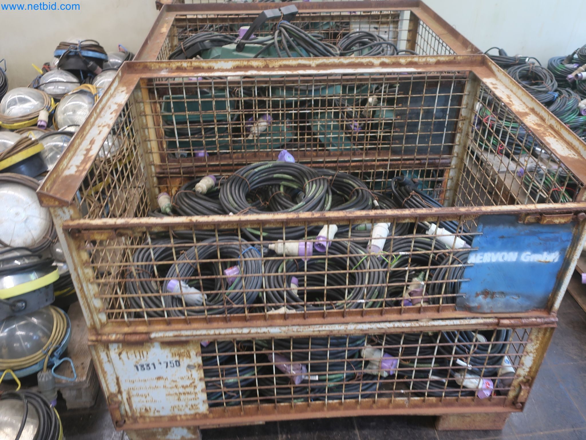 Závody na výrobu a skladování produktů z minerálních olejů, jakož i vstupů a hotových výrobků pro výrobu maziv.-6