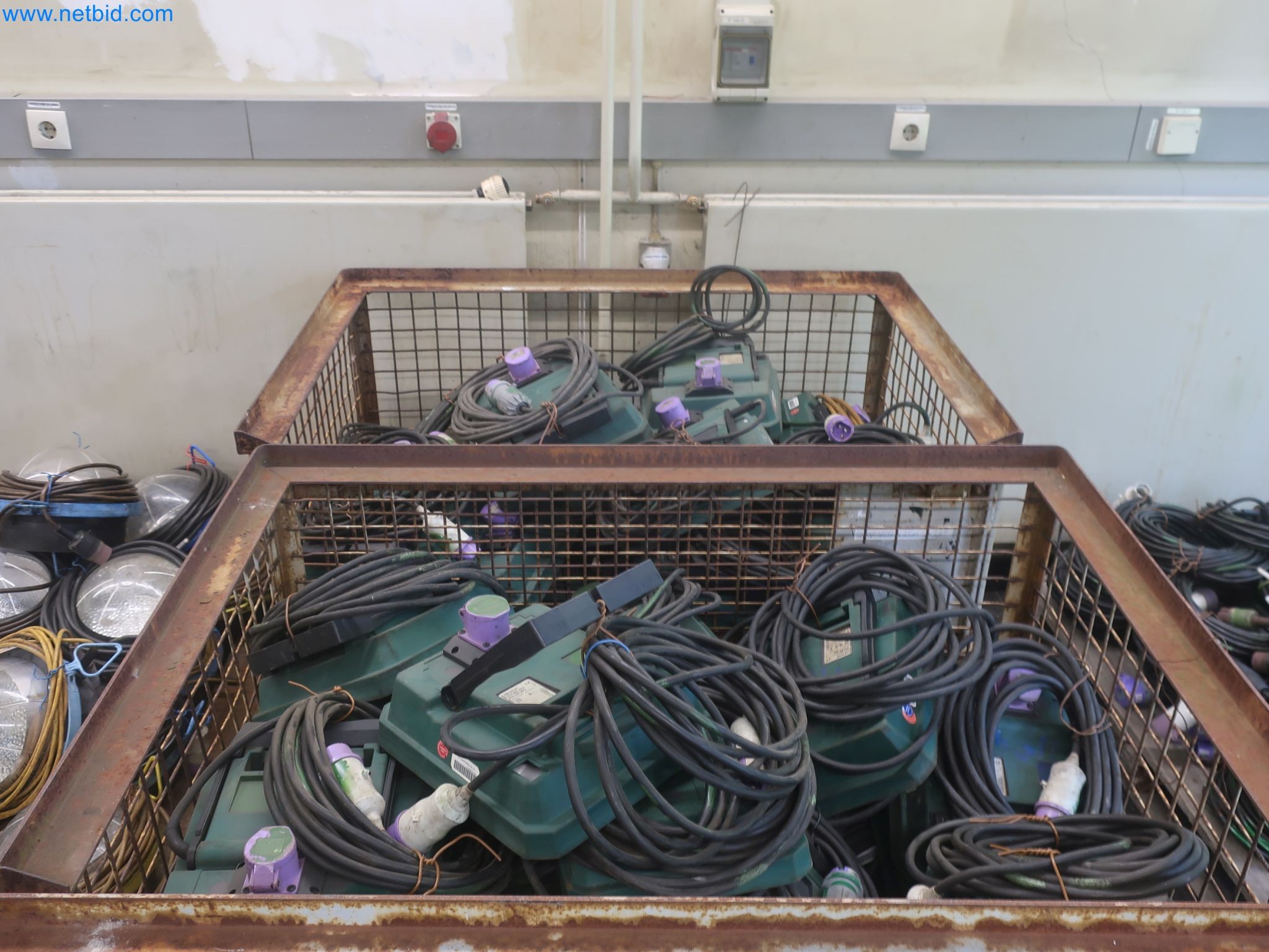 Závody na výrobu a skladování produktů z minerálních olejů, jakož i vstupů a hotových výrobků pro výrobu maziv.-7