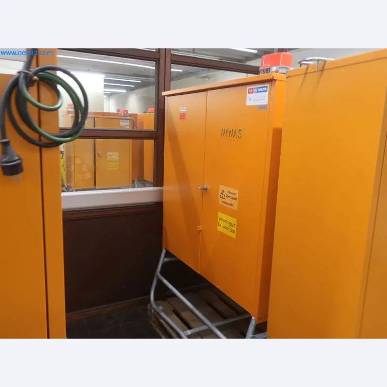 Zakłady produkcji i magazynowania mineralnych produktów olejowych, jak również surowców i produktów gotowych do produkcji smarów.-1