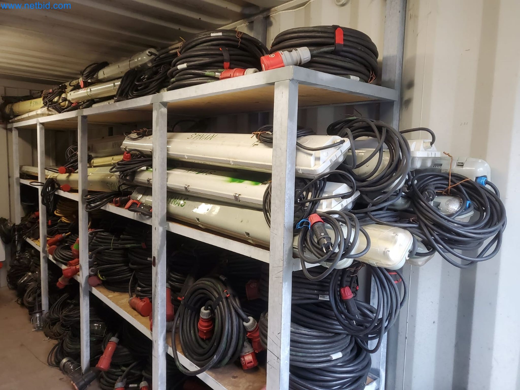 Závody na výrobu a skladování produktů z minerálních olejů, jakož i vstupů a hotových výrobků pro výrobu maziv.-3