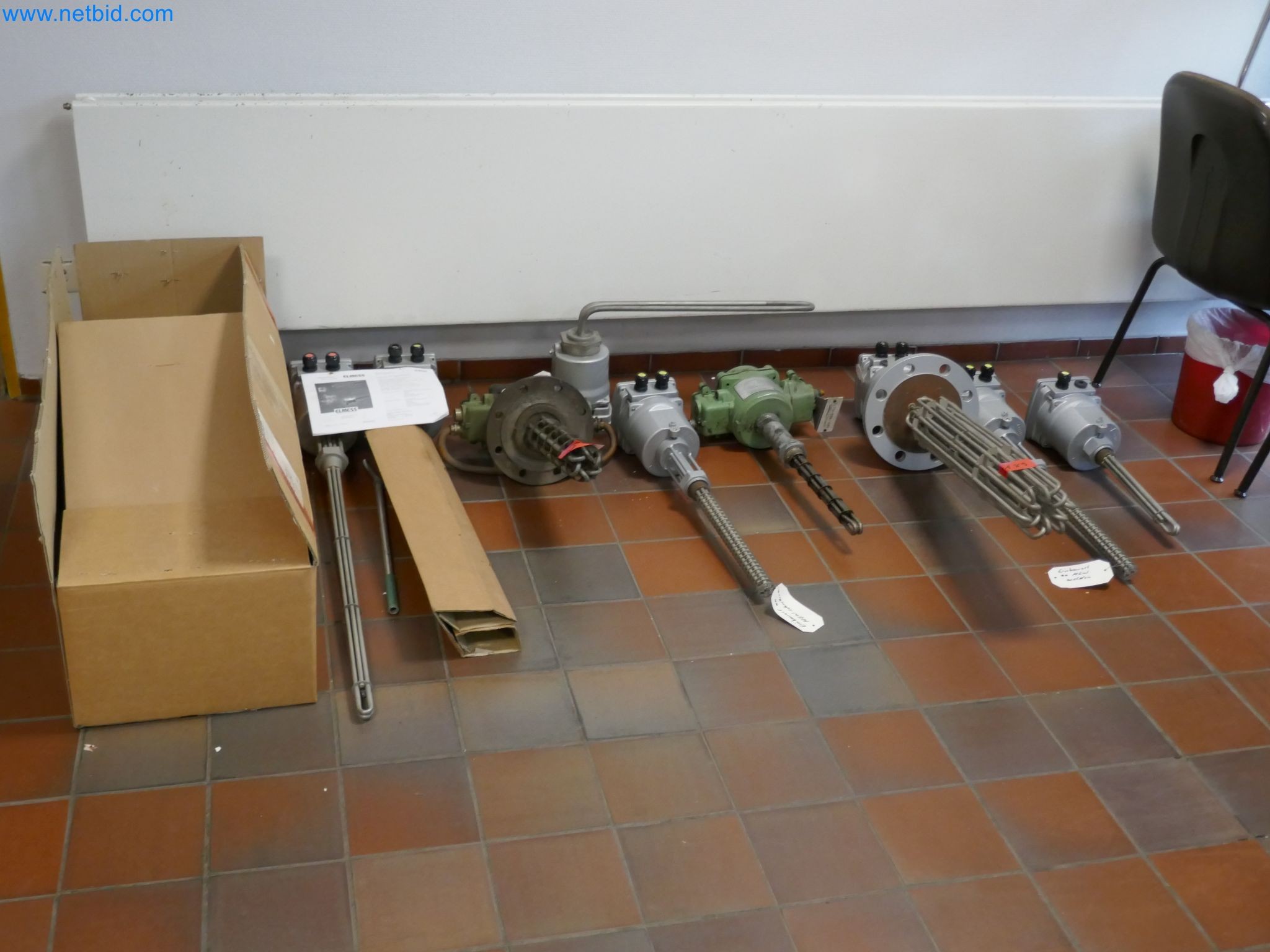 Magazinbestände, Rohöl-/Gas-Öl-/Einsatzpumpen sowie Betriebsausstattung einer Raffinerie-1