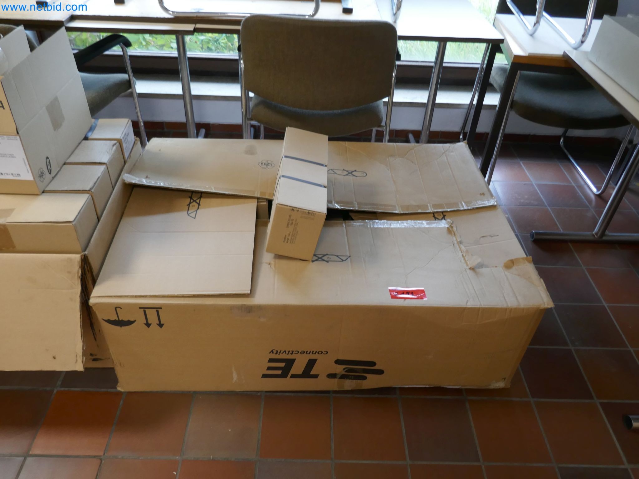 Magazinbestände, Rohöl-/Gas-Öl-/Einsatzpumpen sowie Betriebsausstattung einer Raffinerie-1