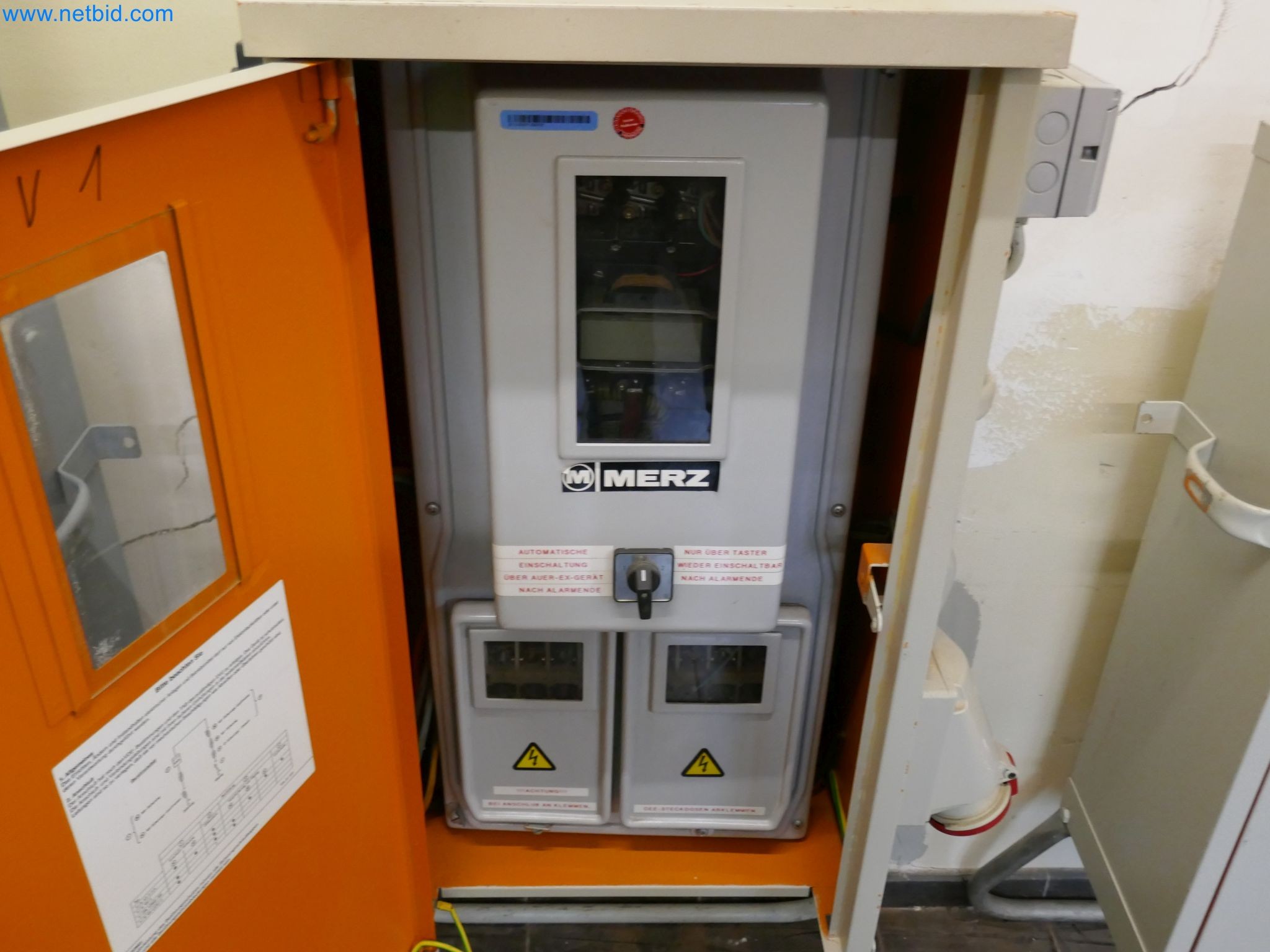 Magazinbestände, Rohöl-/Gas-Öl-/Einsatzpumpen sowie Betriebsausstattung einer Raffinerie-2