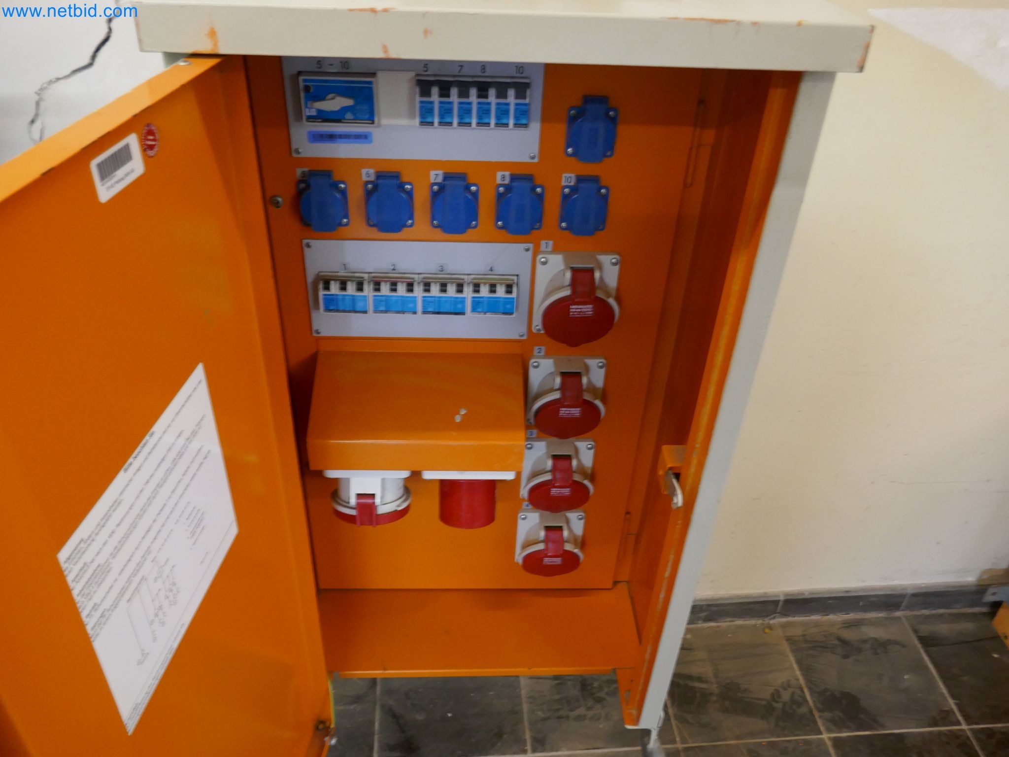 Magazinbestände, Rohöl-/Gas-Öl-/Einsatzpumpen sowie Betriebsausstattung einer Raffinerie-2