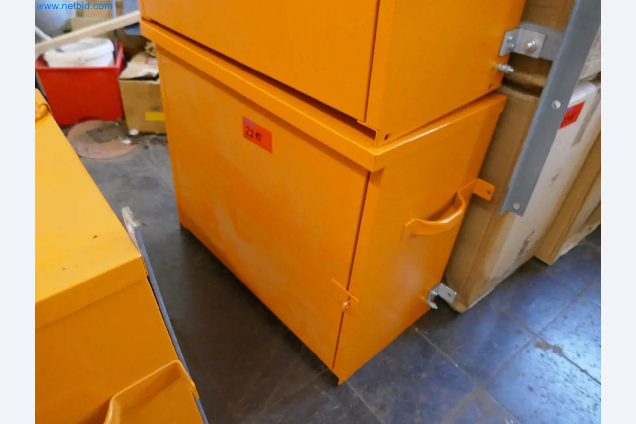 Installations pour la fabrication et le stockage de produits pétroliers ainsi que de produits d'alimentation et de produits finis pour la fabrication de lubrifiants-1