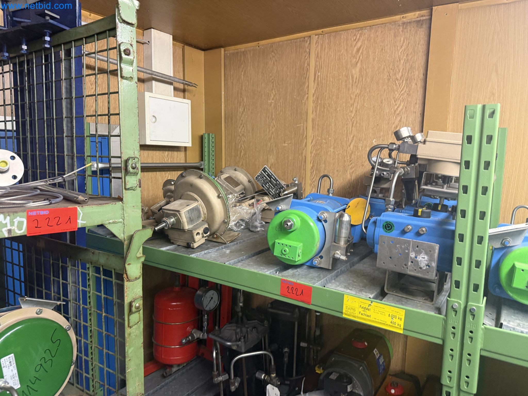 Magazinbestände, Rohöl-/Gas-Öl-/Einsatzpumpen sowie Betriebsausstattung einer Raffinerie-11