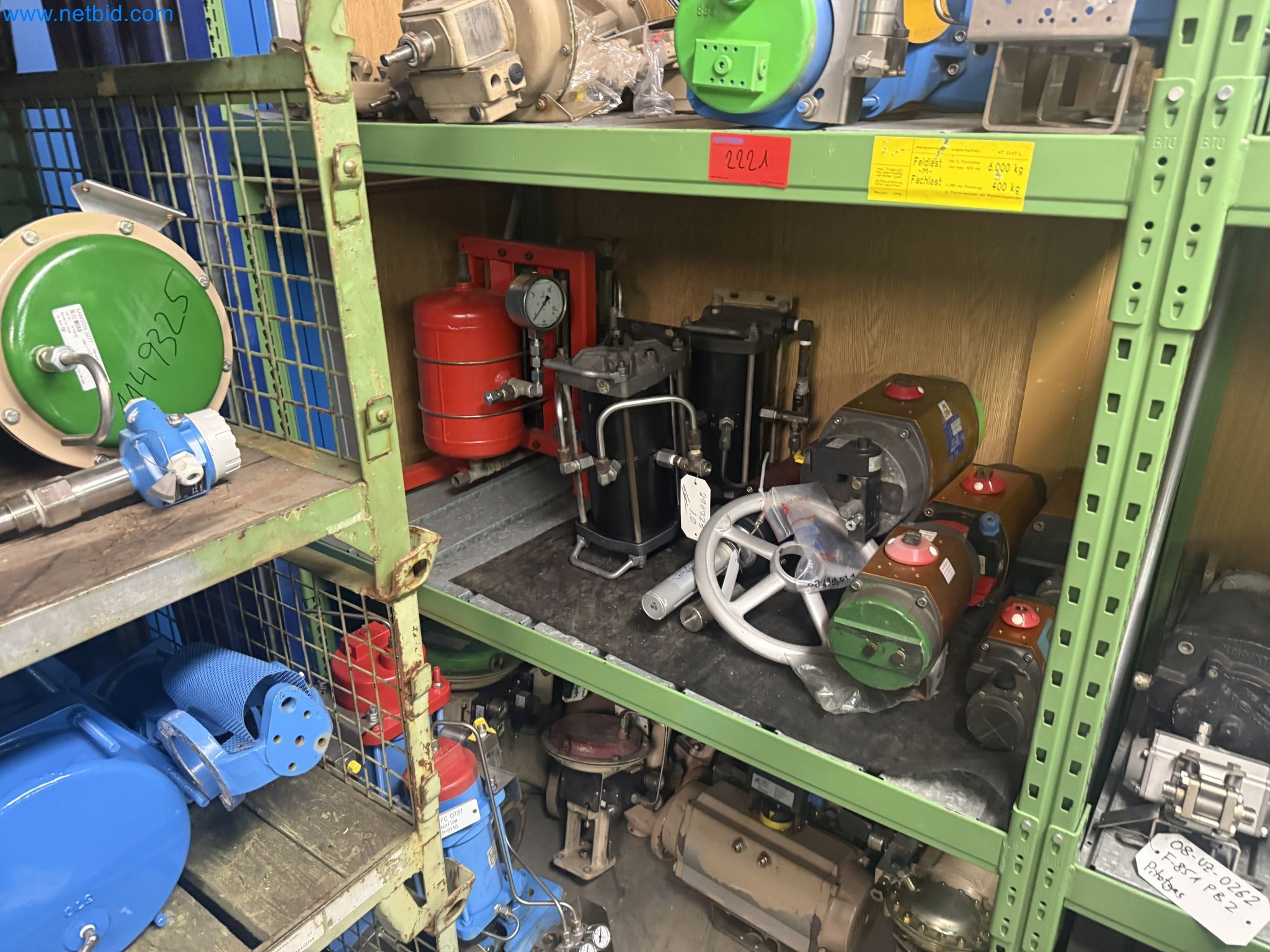 Magazinbestände, Rohöl-/Gas-Öl-/Einsatzpumpen sowie Betriebsausstattung einer Raffinerie-12