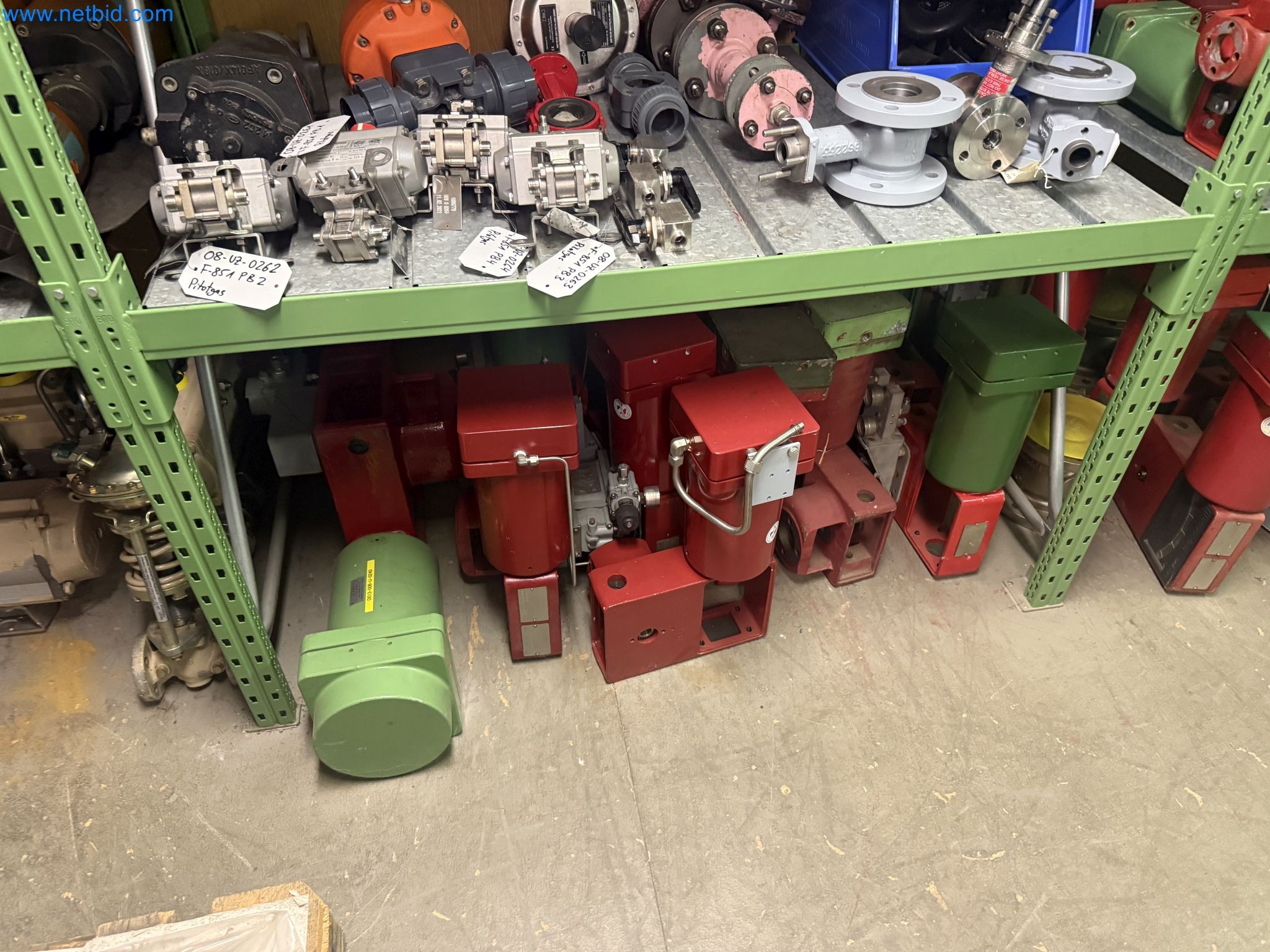 Magazinbestände, Rohöl-/Gas-Öl-/Einsatzpumpen sowie Betriebsausstattung einer Raffinerie-14