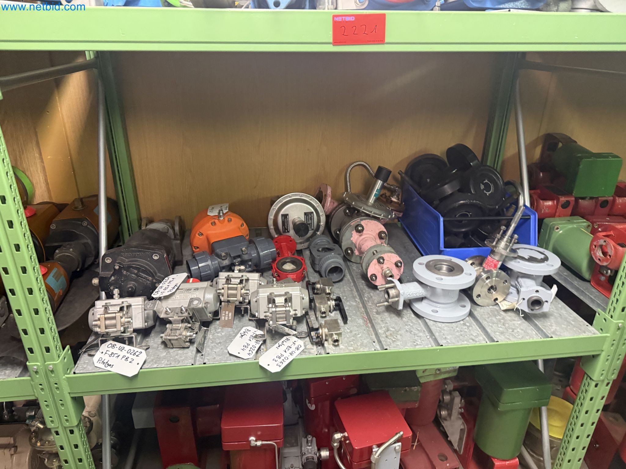 Magazinbestände, Rohöl-/Gas-Öl-/Einsatzpumpen sowie Betriebsausstattung einer Raffinerie-15