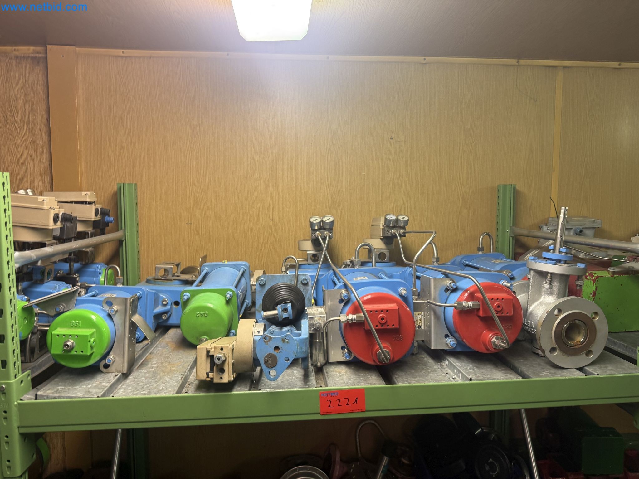 Magazinbestände, Rohöl-/Gas-Öl-/Einsatzpumpen sowie Betriebsausstattung einer Raffinerie-16