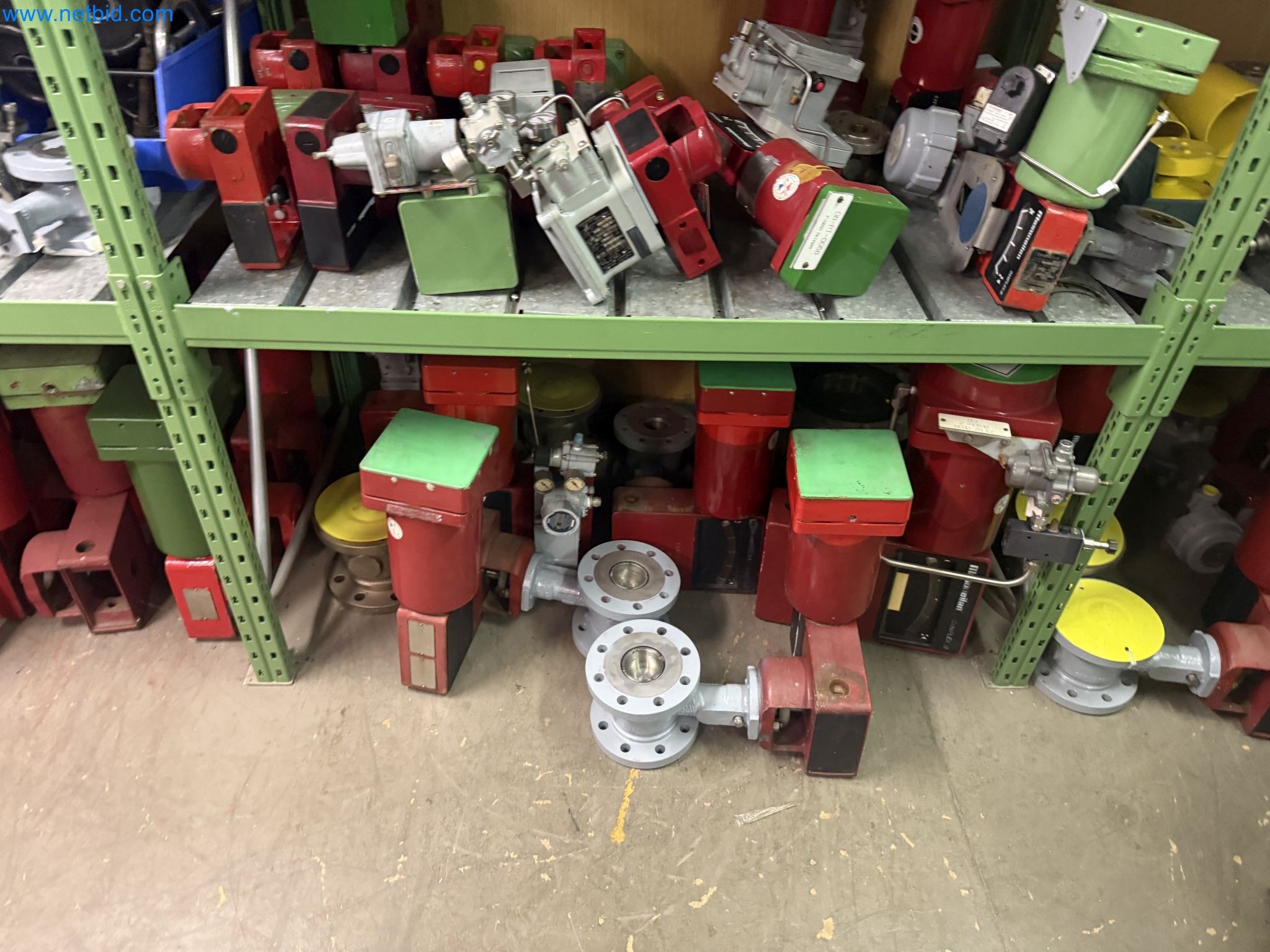 Magazinbestände, Rohöl-/Gas-Öl-/Einsatzpumpen sowie Betriebsausstattung einer Raffinerie-17