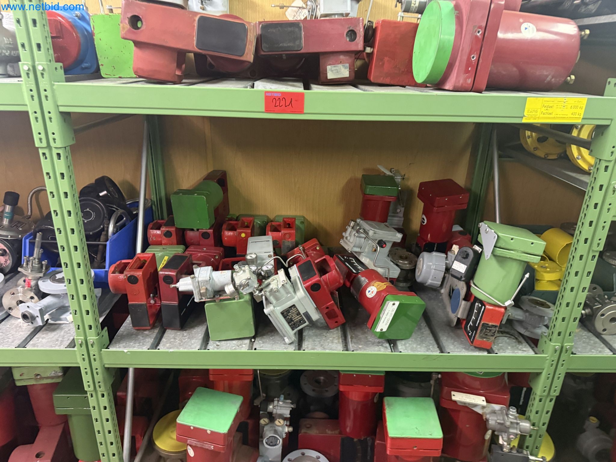 Magazinbestände, Rohöl-/Gas-Öl-/Einsatzpumpen sowie Betriebsausstattung einer Raffinerie-18