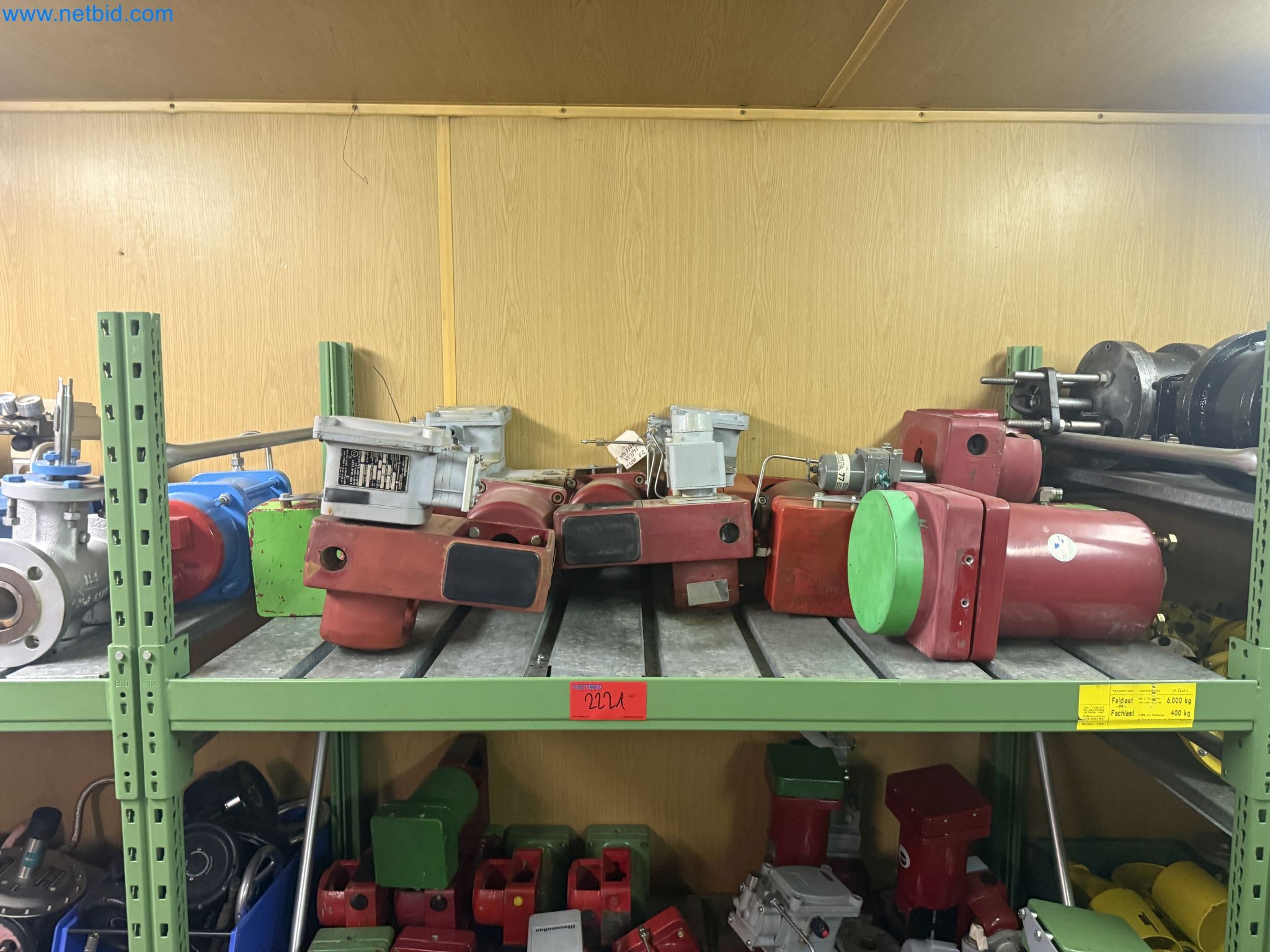 Magazinbestände, Rohöl-/Gas-Öl-/Einsatzpumpen sowie Betriebsausstattung einer Raffinerie-19