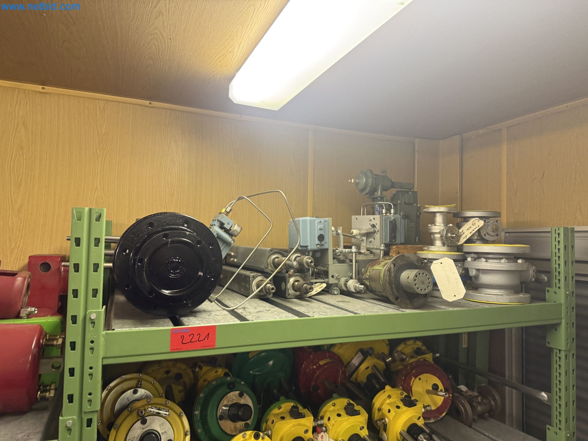 Magazinbestände, Rohöl-/Gas-Öl-/Einsatzpumpen sowie Betriebsausstattung einer Raffinerie-20