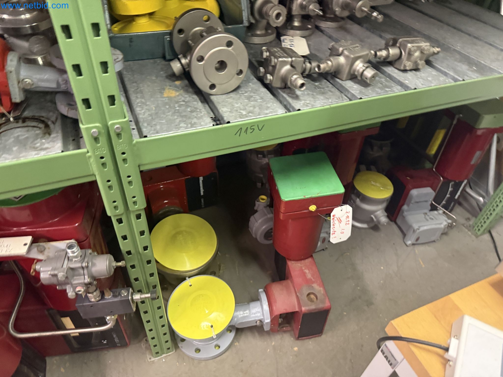 Magazinbestände, Rohöl-/Gas-Öl-/Einsatzpumpen sowie Betriebsausstattung einer Raffinerie-23