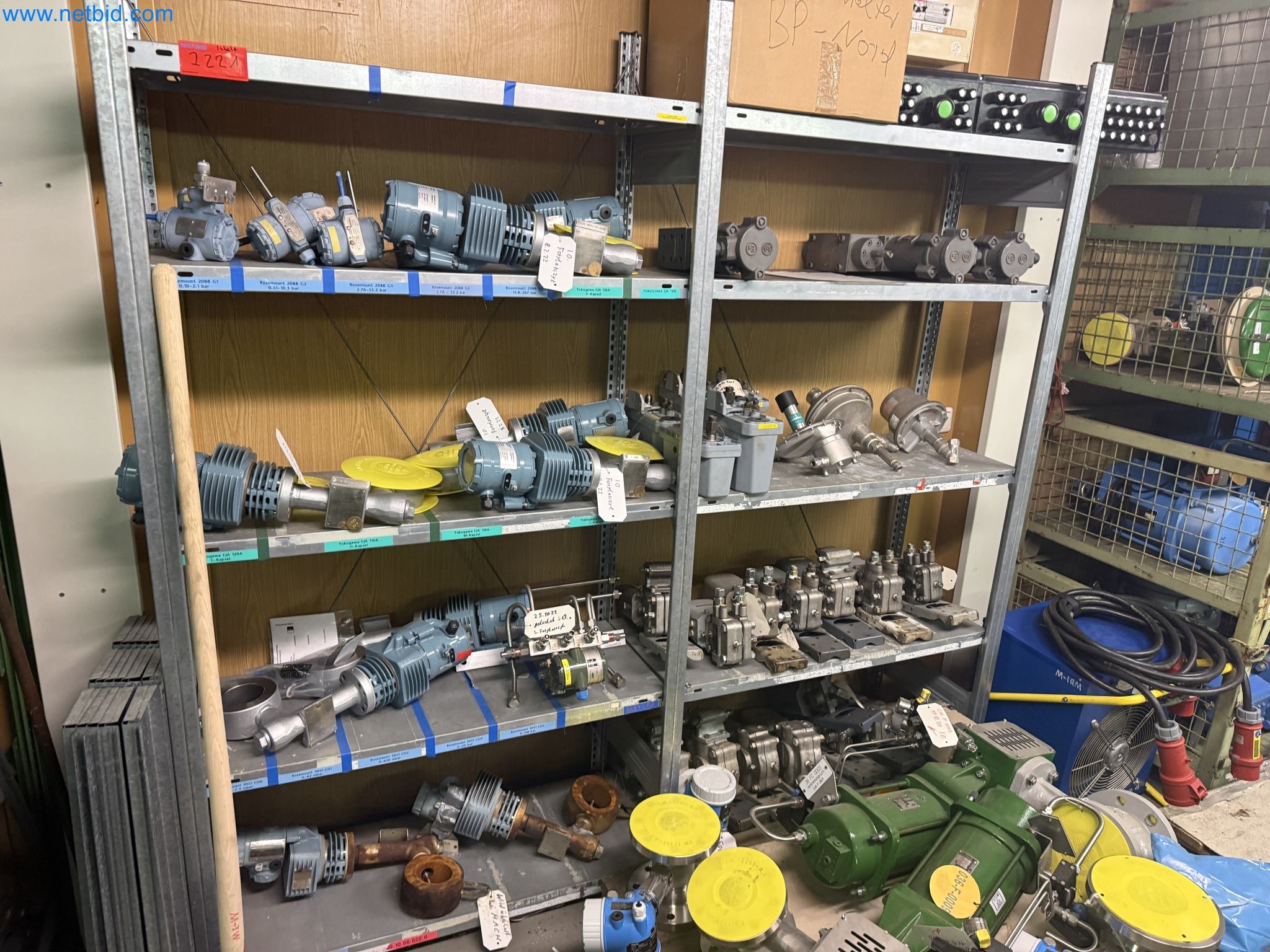 Magazinbestände, Rohöl-/Gas-Öl-/Einsatzpumpen sowie Betriebsausstattung einer Raffinerie-5