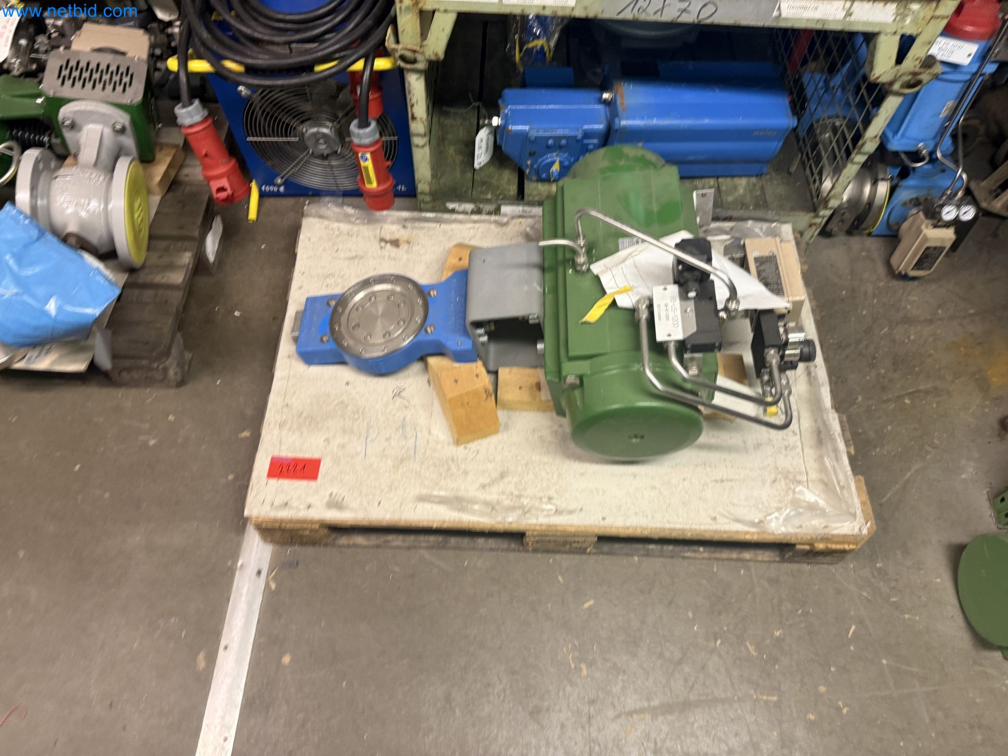 Magazinbestände, Rohöl-/Gas-Öl-/Einsatzpumpen sowie Betriebsausstattung einer Raffinerie-7