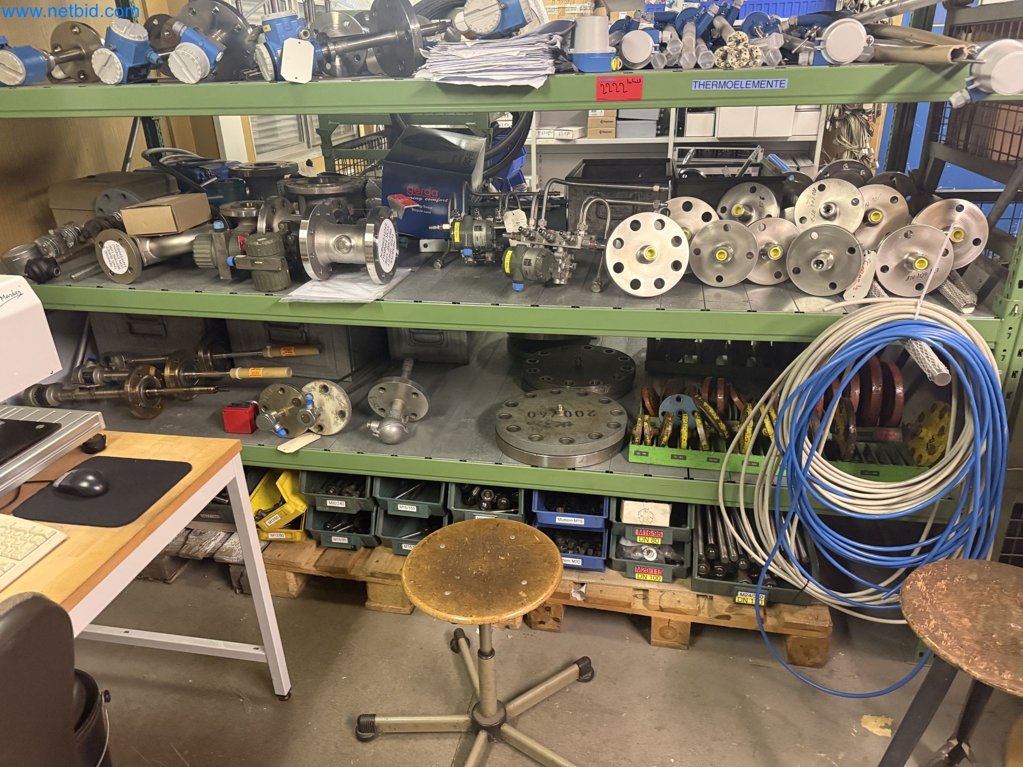 Magazinbestände, Rohöl-/Gas-Öl-/Einsatzpumpen sowie Betriebsausstattung einer Raffinerie-2