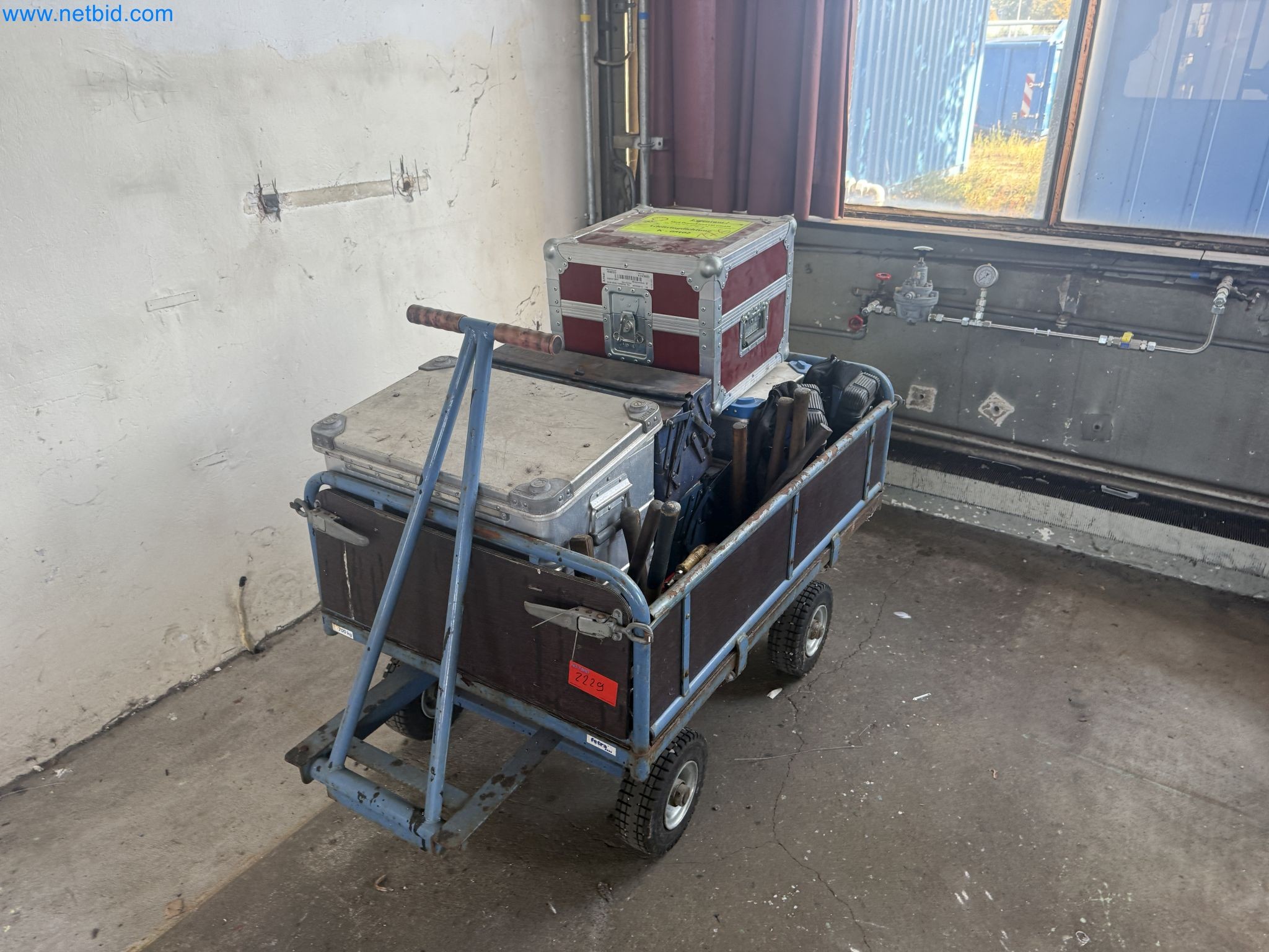 Zakłady produkcji i magazynowania mineralnych produktów olejowych, jak również surowców i produktów gotowych do produkcji smarów.-1