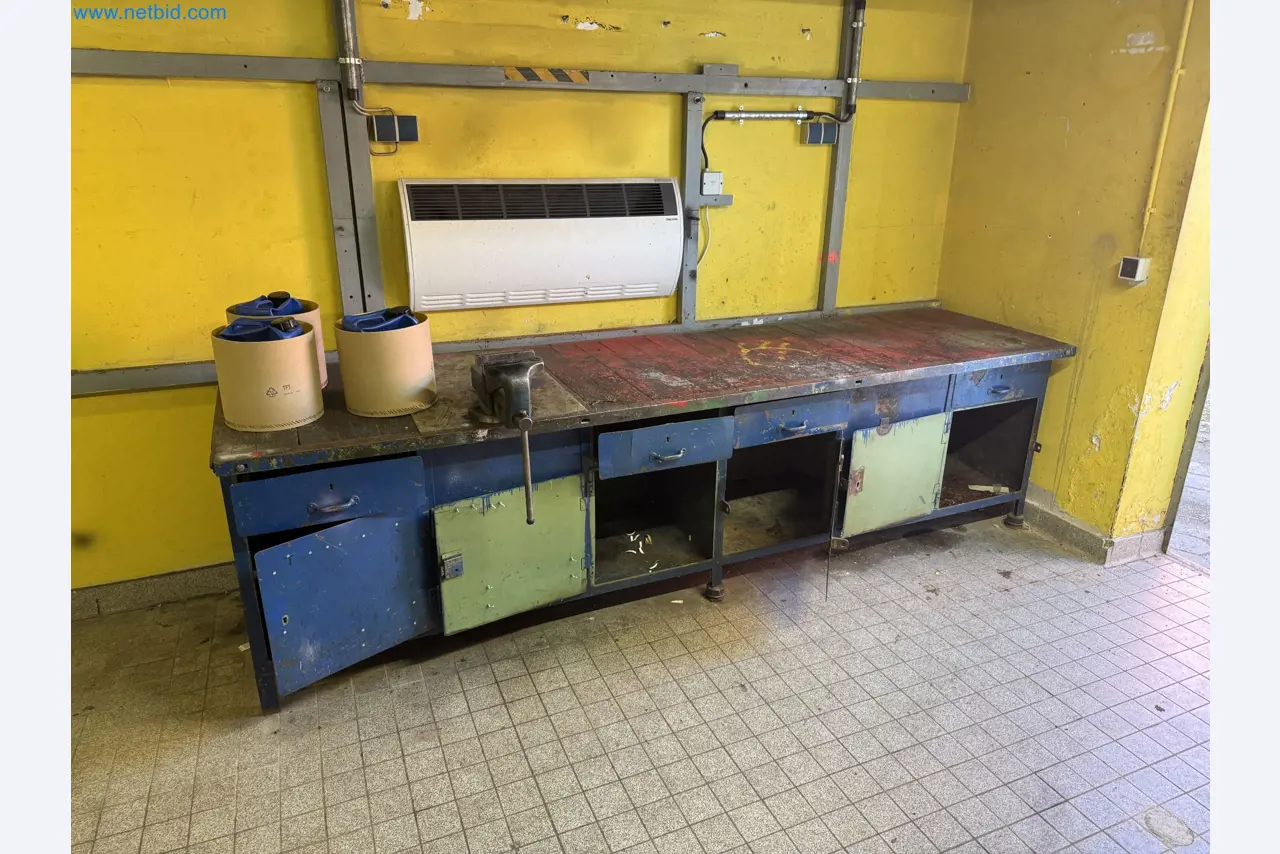 Installations pour la fabrication et le stockage de produits pétroliers ainsi que de produits d'alimentation et de produits finis pour la fabrication de lubrifiants-1