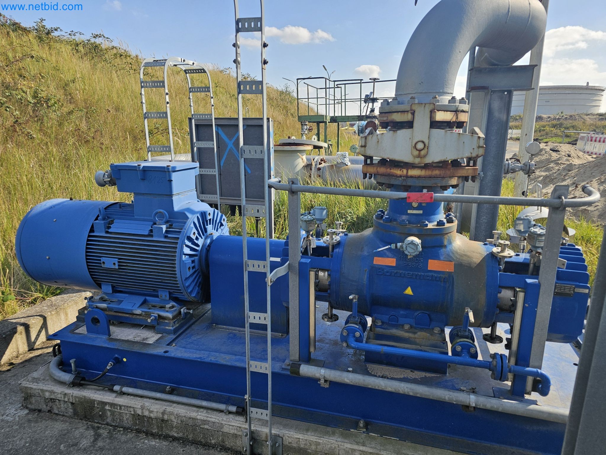 Magazinbestände, Rohöl-/Gas-Öl-/Einsatzpumpen sowie Betriebsausstattung einer Raffinerie-1