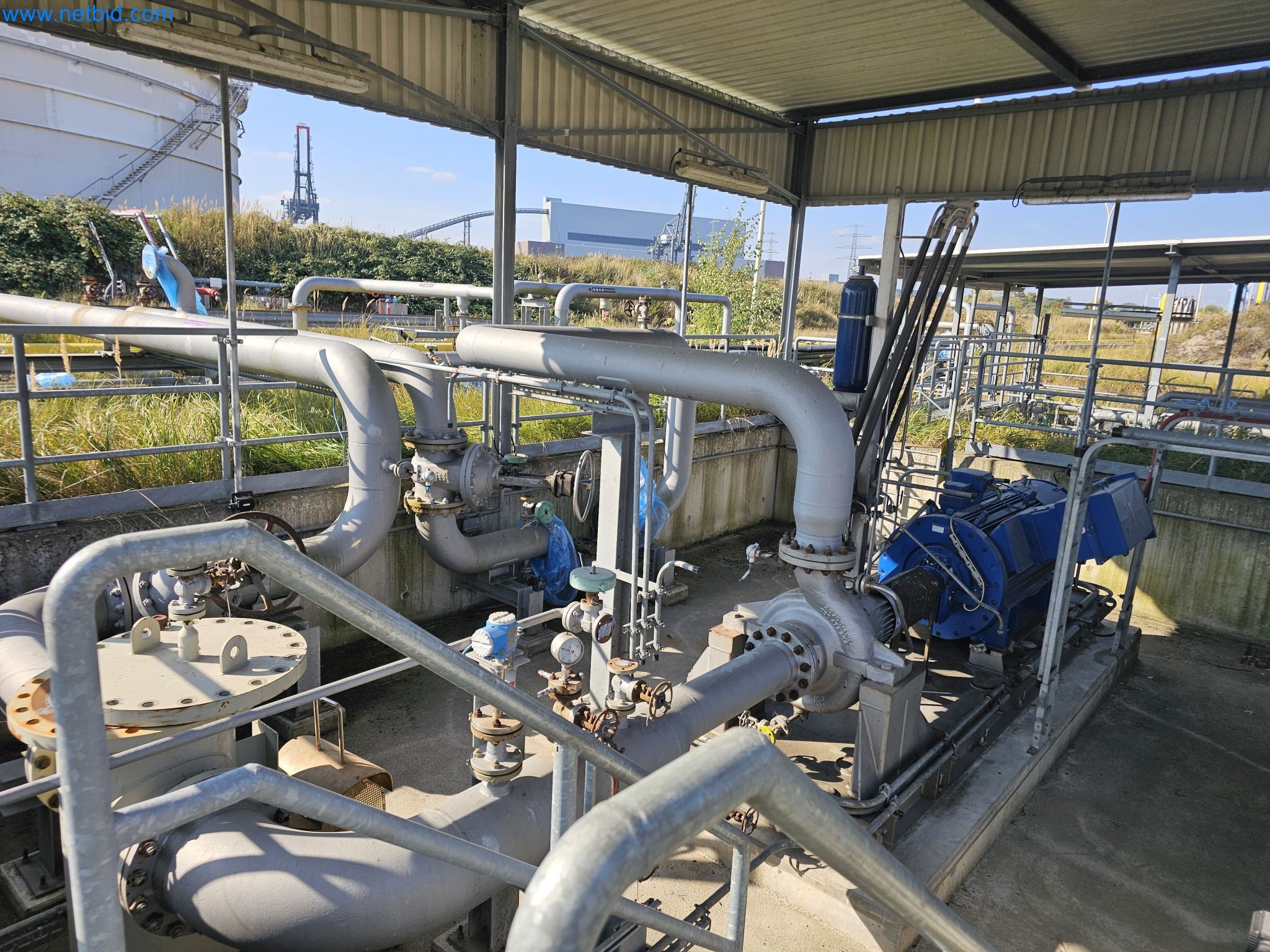 Magazinbestände, Rohöl-/Gas-Öl-/Einsatzpumpen sowie Betriebsausstattung einer Raffinerie-2