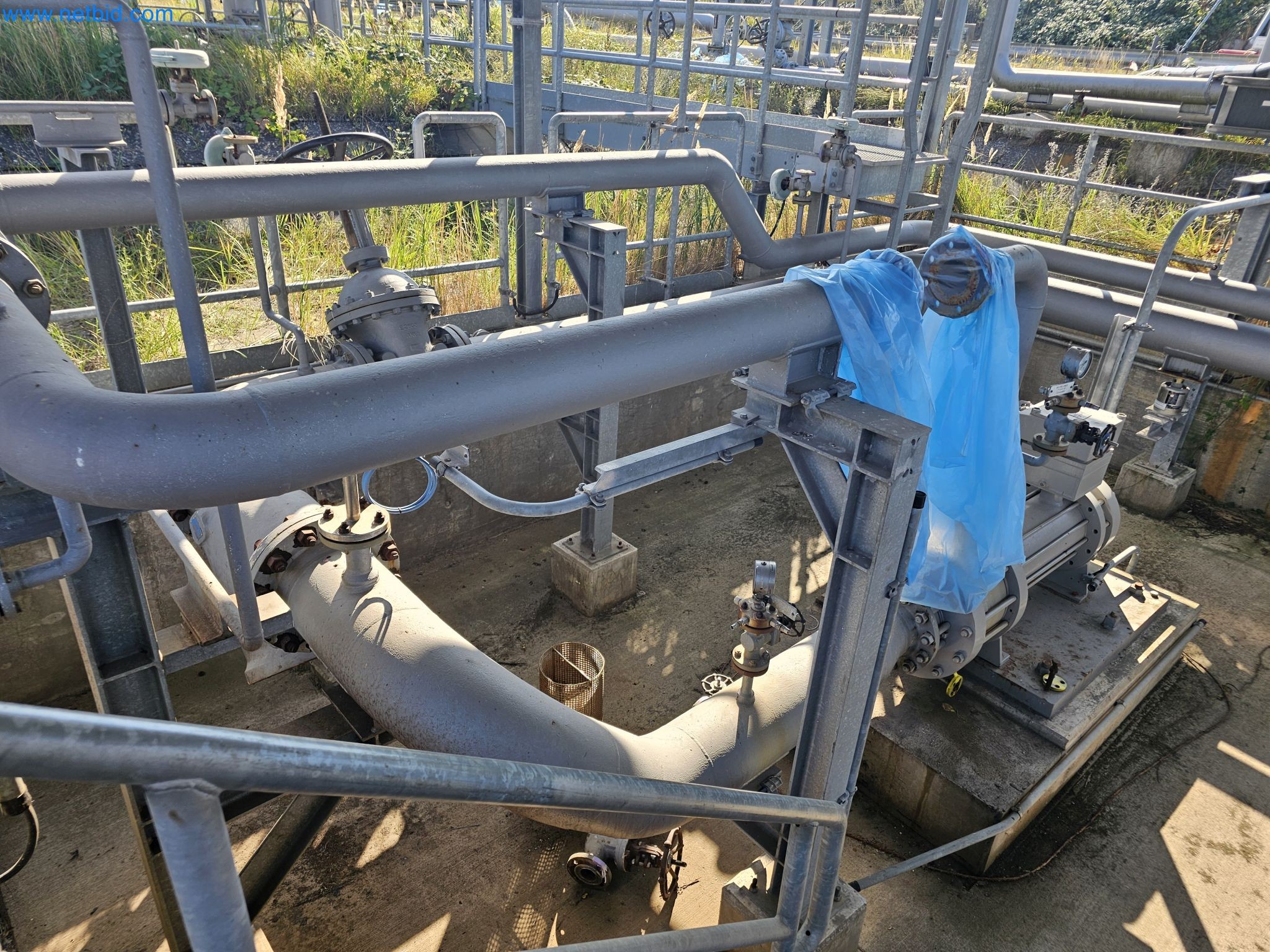 Magazinbestände, Rohöl-/Gas-Öl-/Einsatzpumpen sowie Betriebsausstattung einer Raffinerie-2