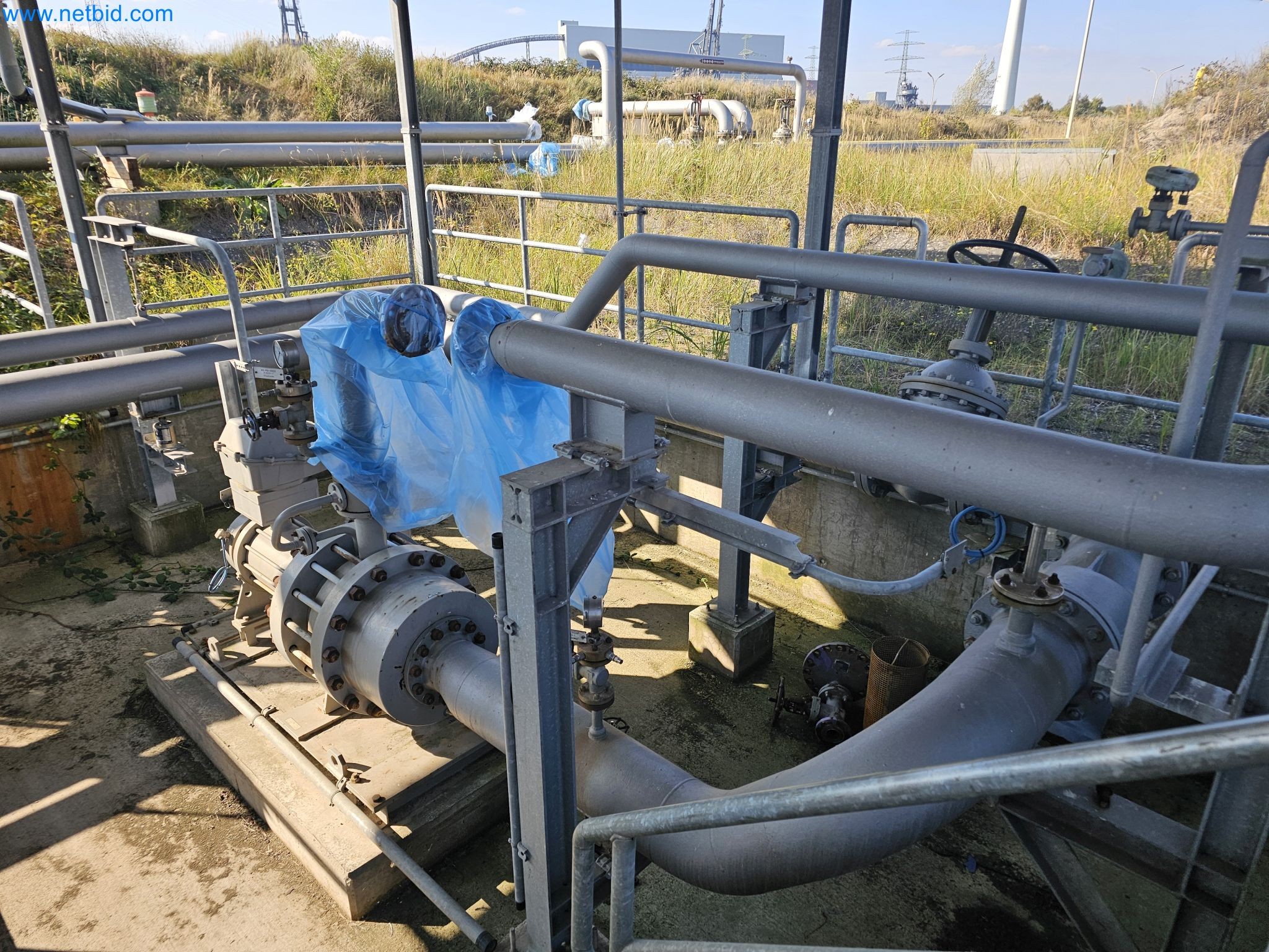 Magazinbestände, Rohöl-/Gas-Öl-/Einsatzpumpen sowie Betriebsausstattung einer Raffinerie-1