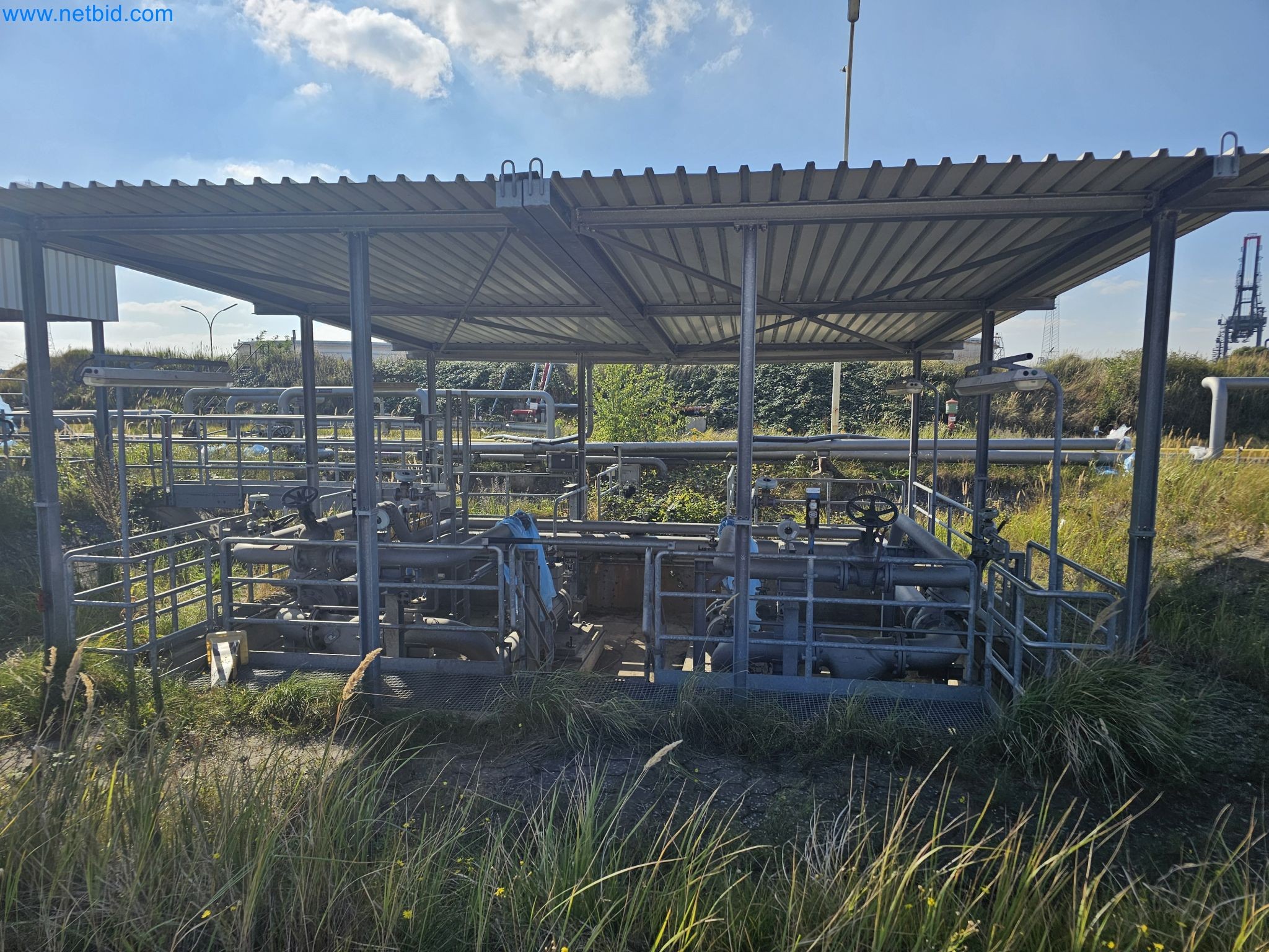 Magazinbestände, Rohöl-/Gas-Öl-/Einsatzpumpen sowie Betriebsausstattung einer Raffinerie-2