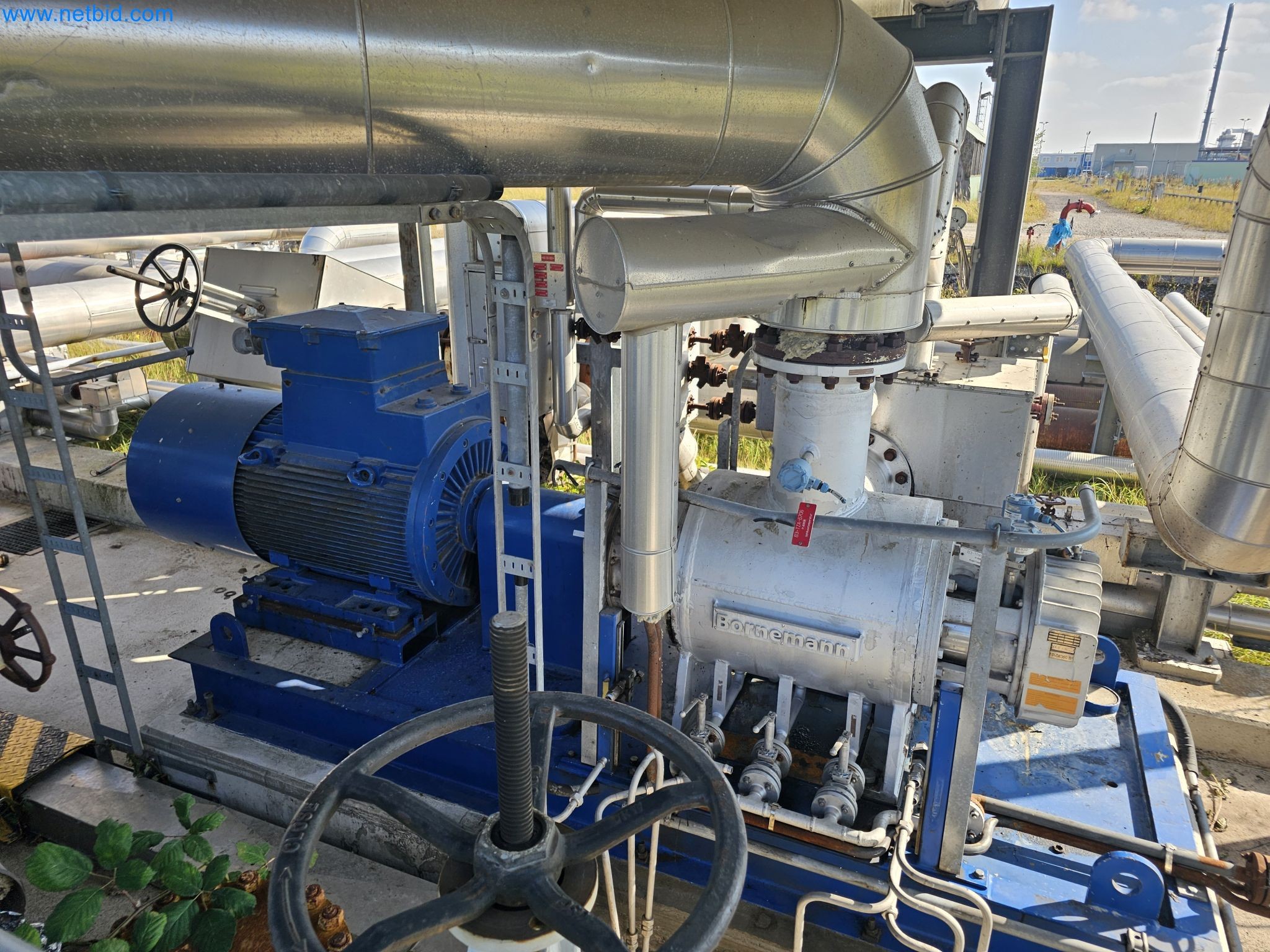 Magazinbestände, Rohöl-/Gas-Öl-/Einsatzpumpen sowie Betriebsausstattung einer Raffinerie-10