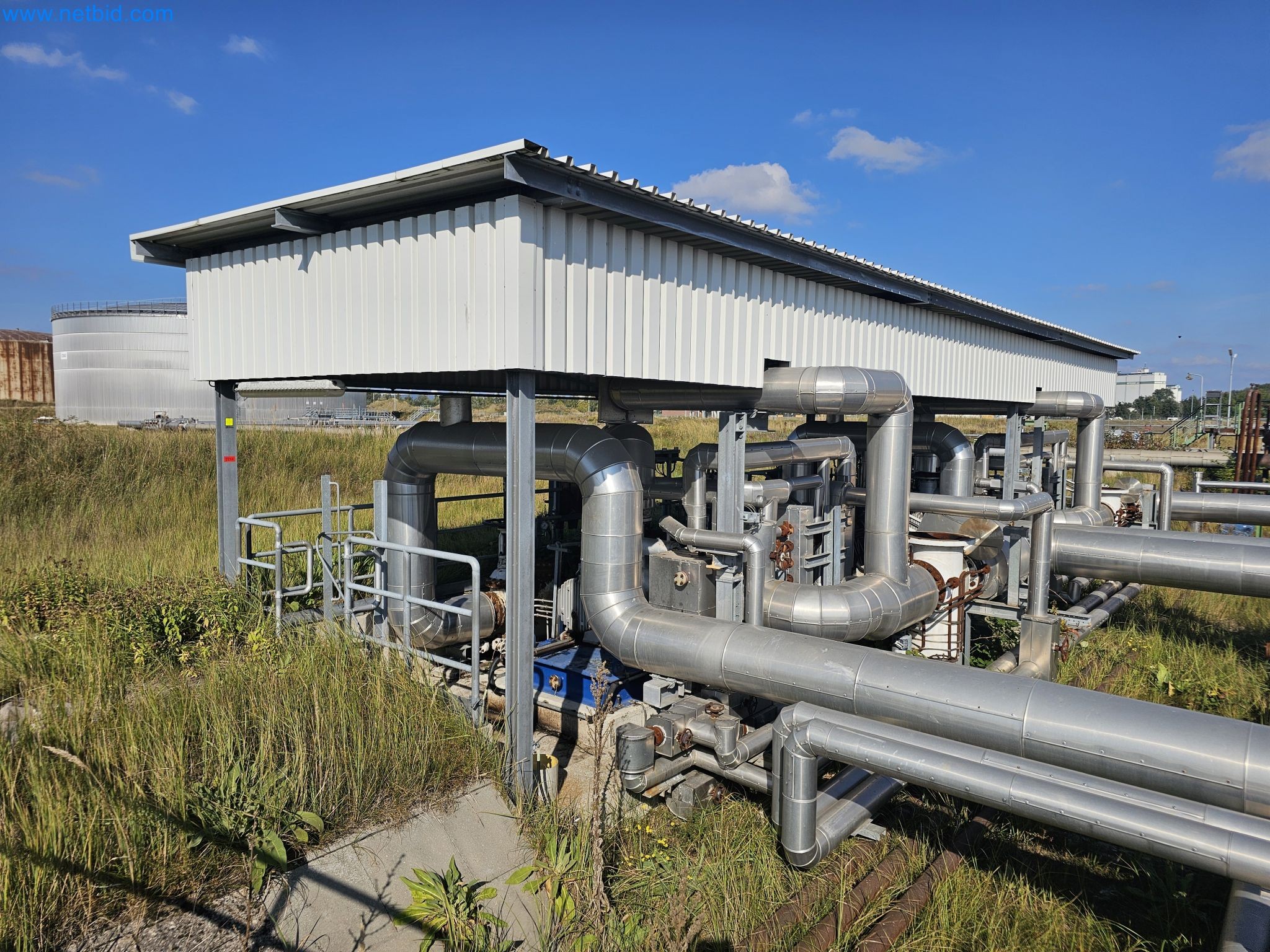 Magazinbestände, Rohöl-/Gas-Öl-/Einsatzpumpen sowie Betriebsausstattung einer Raffinerie-1