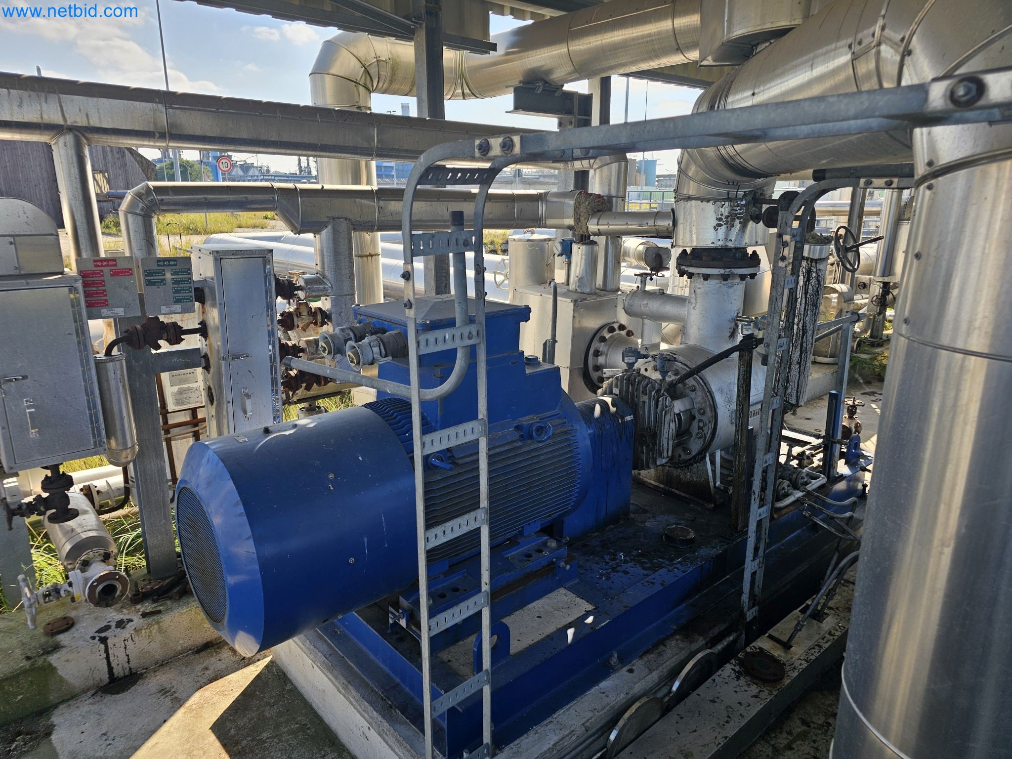 Magazinbestände, Rohöl-/Gas-Öl-/Einsatzpumpen sowie Betriebsausstattung einer Raffinerie-2