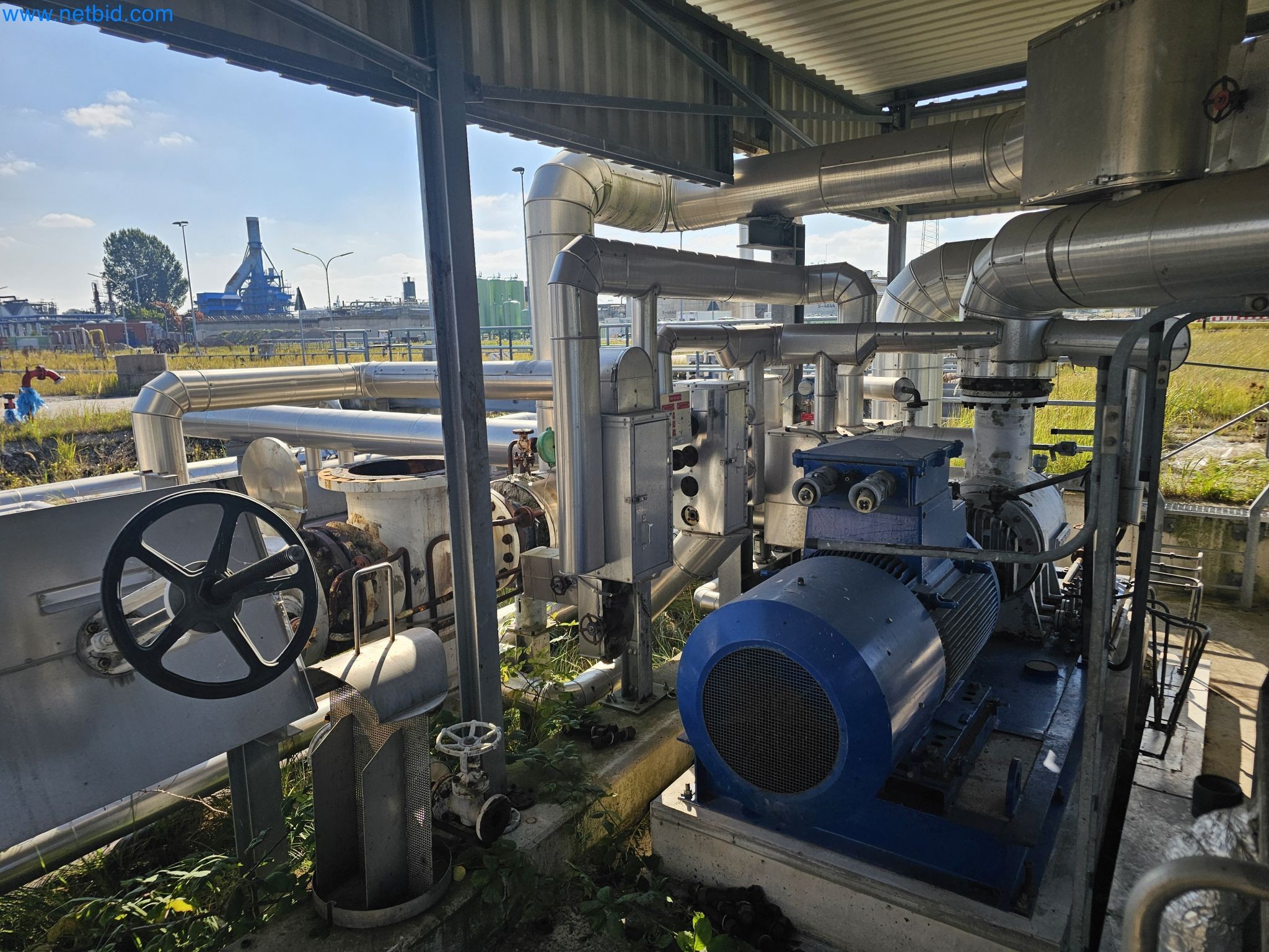 Magazinbestände, Rohöl-/Gas-Öl-/Einsatzpumpen sowie Betriebsausstattung einer Raffinerie-7