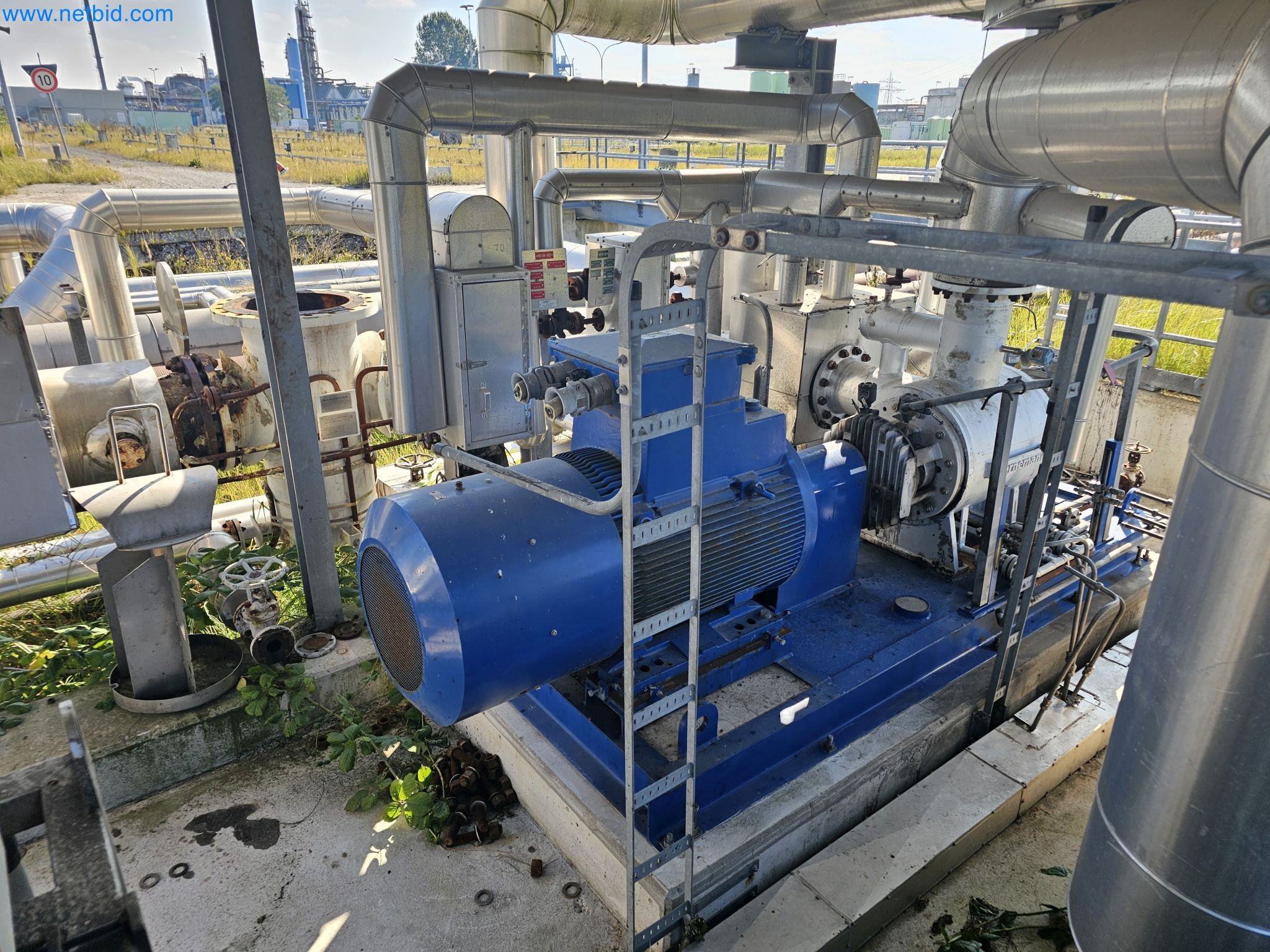 Magazinbestände, Rohöl-/Gas-Öl-/Einsatzpumpen sowie Betriebsausstattung einer Raffinerie-9