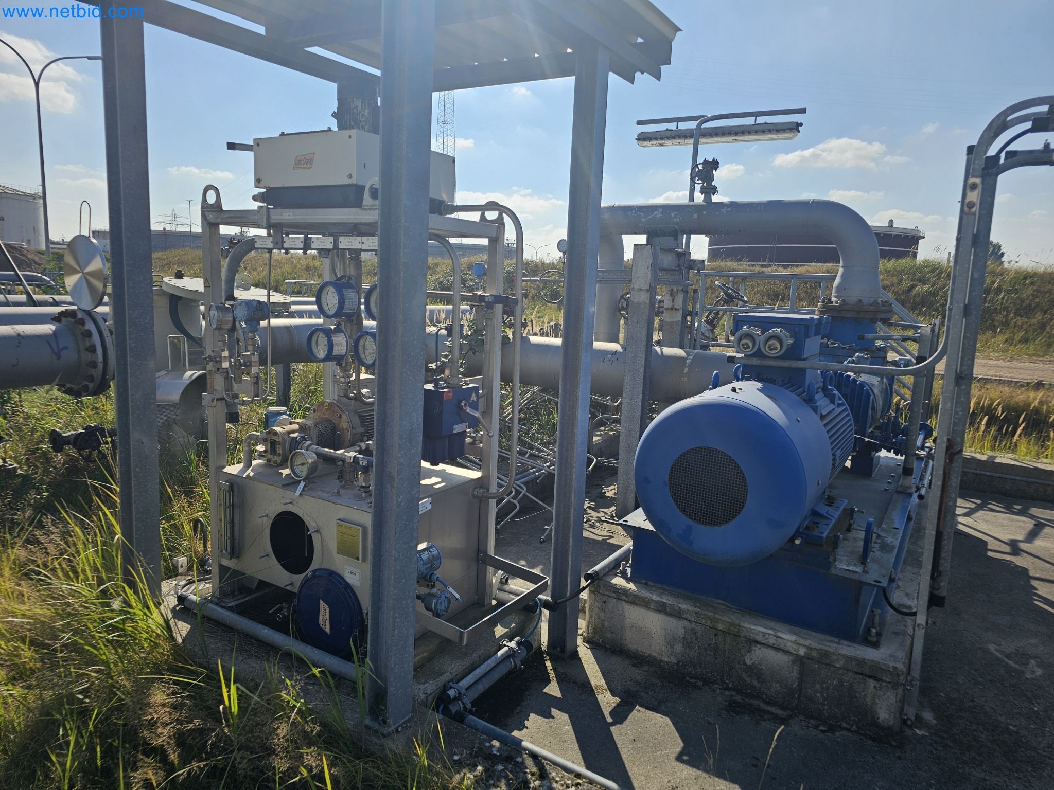 Magazinbestände, Rohöl-/Gas-Öl-/Einsatzpumpen sowie Betriebsausstattung einer Raffinerie-2