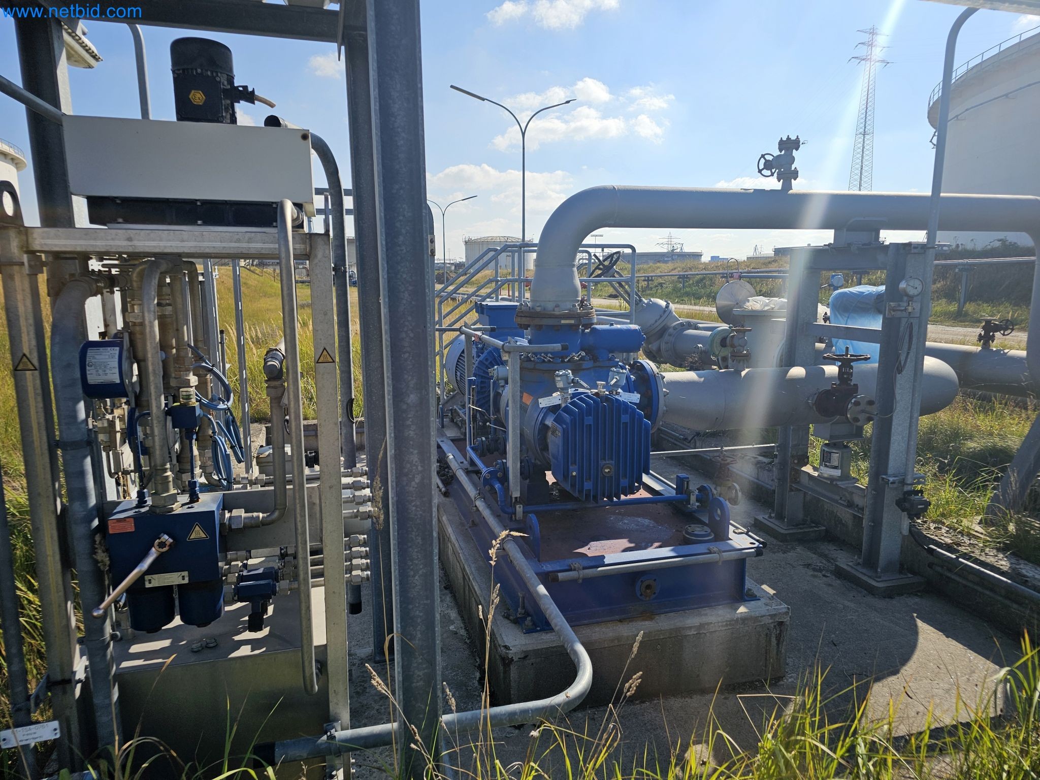 Magazinbestände, Rohöl-/Gas-Öl-/Einsatzpumpen sowie Betriebsausstattung einer Raffinerie-2