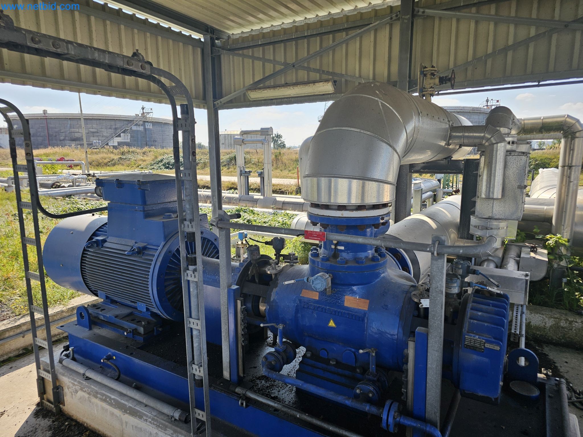 Magazinbestände, Rohöl-/Gas-Öl-/Einsatzpumpen sowie Betriebsausstattung einer Raffinerie-1