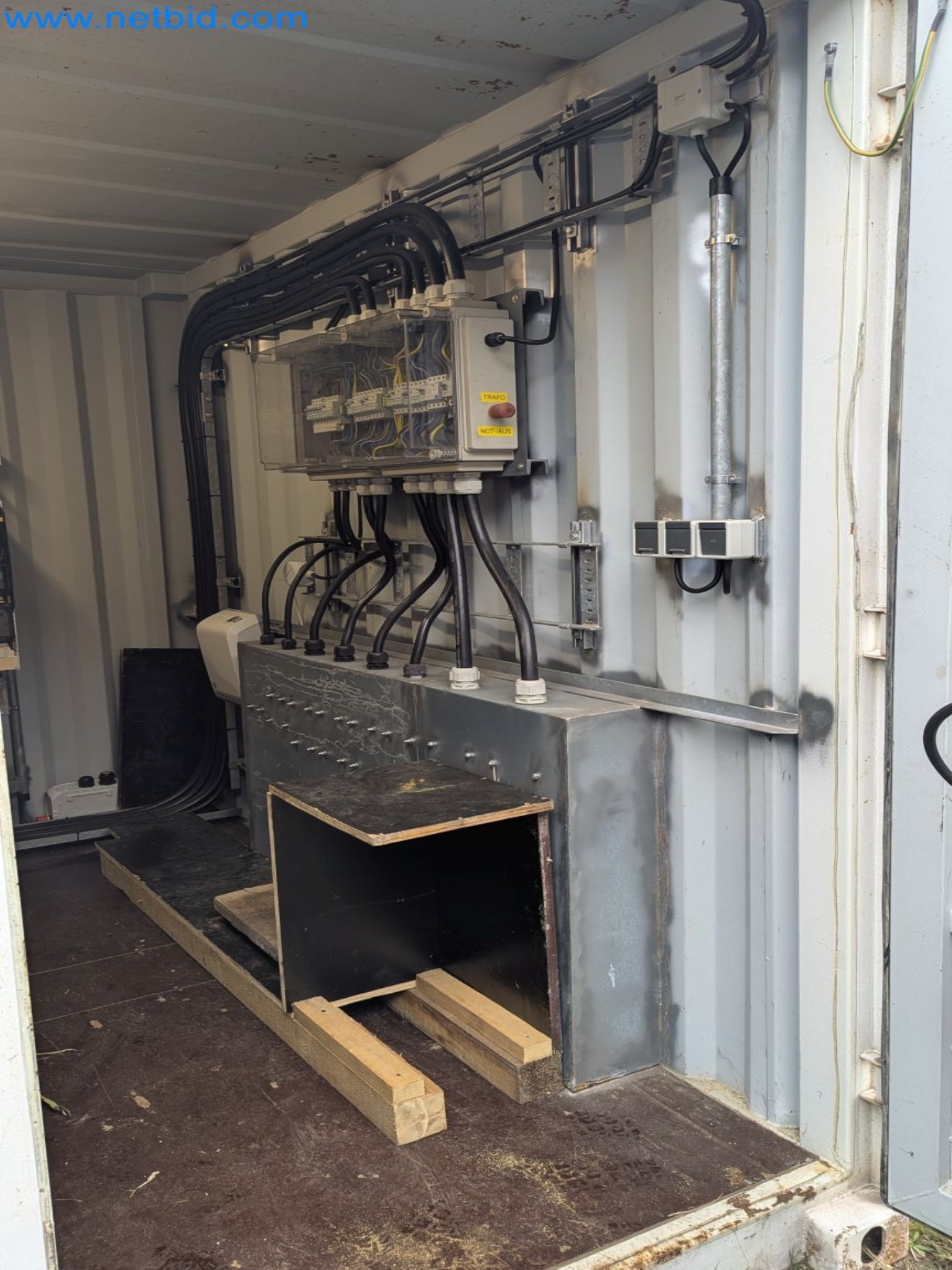 Magazinbestände, Rohöl-/Gas-Öl-/Einsatzpumpen sowie Betriebsausstattung einer Raffinerie-11