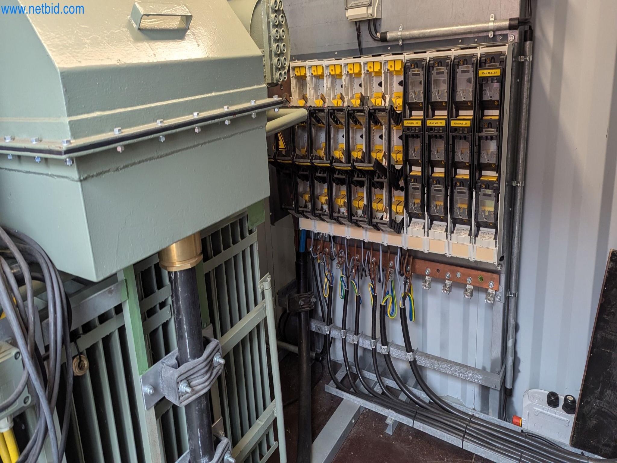 Magazinbestände, Rohöl-/Gas-Öl-/Einsatzpumpen sowie Betriebsausstattung einer Raffinerie-8